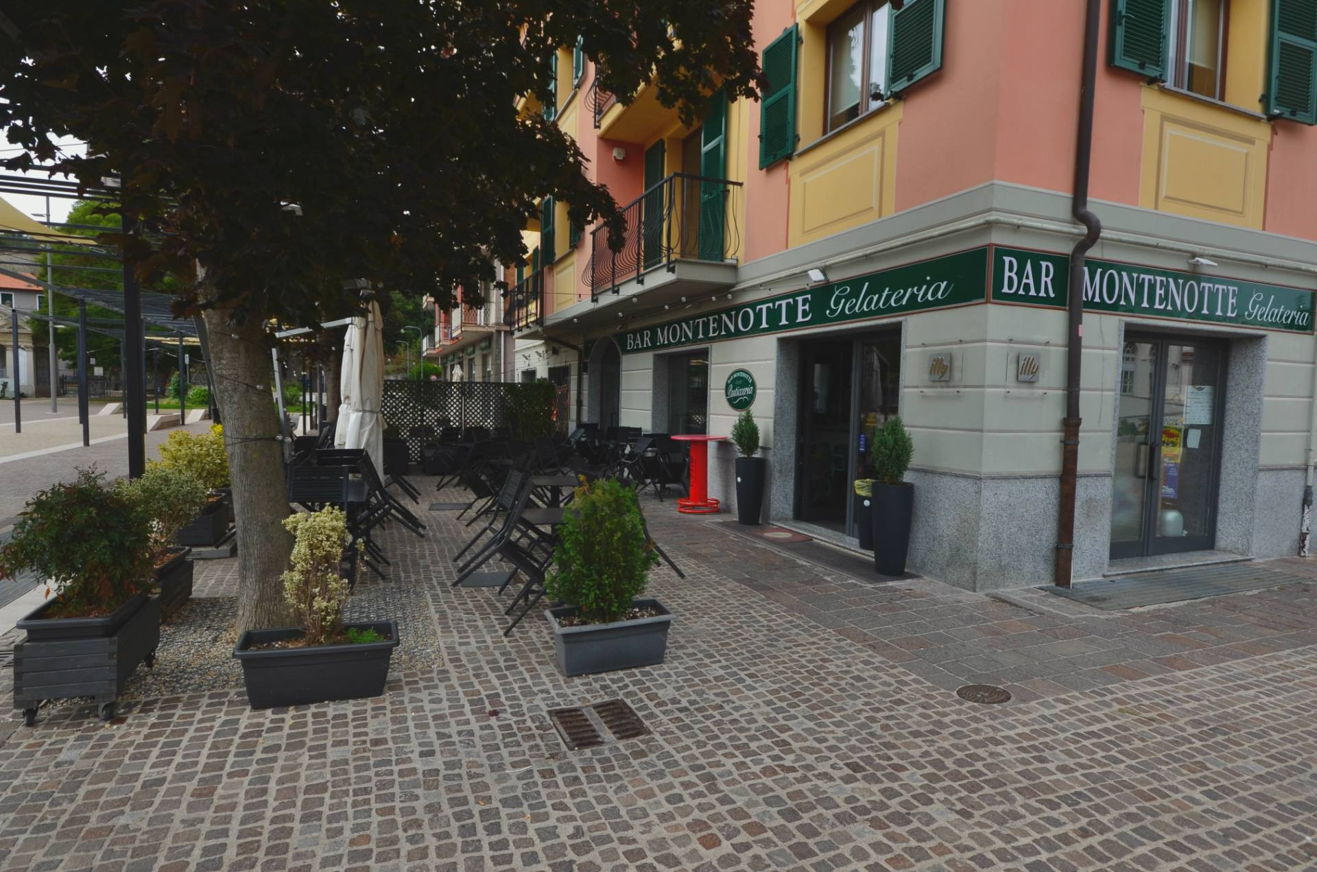 Bar in vendita a Cairo Montenotte, Centro