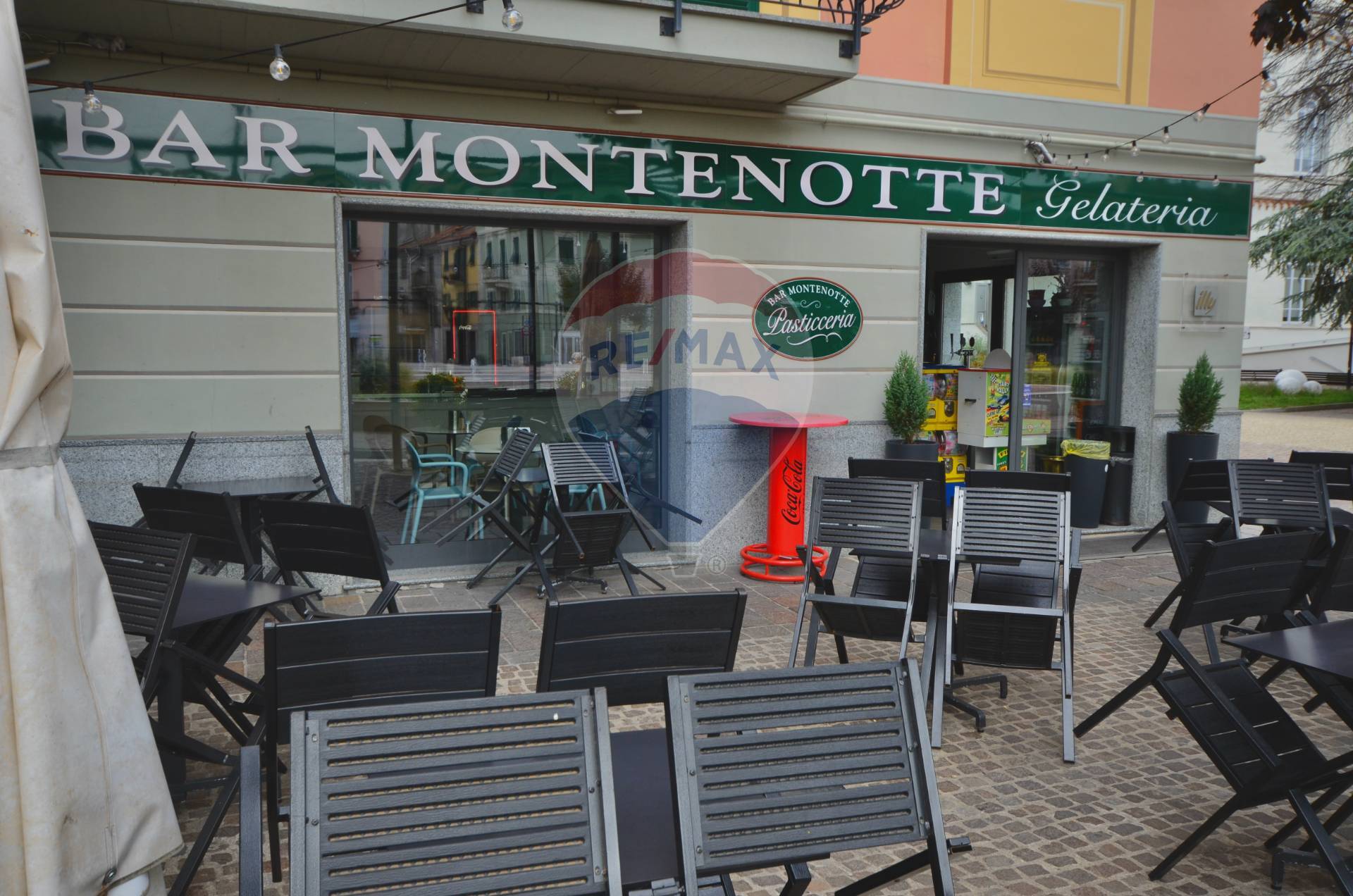 Bar in vendita a Cairo Montenotte, Centro