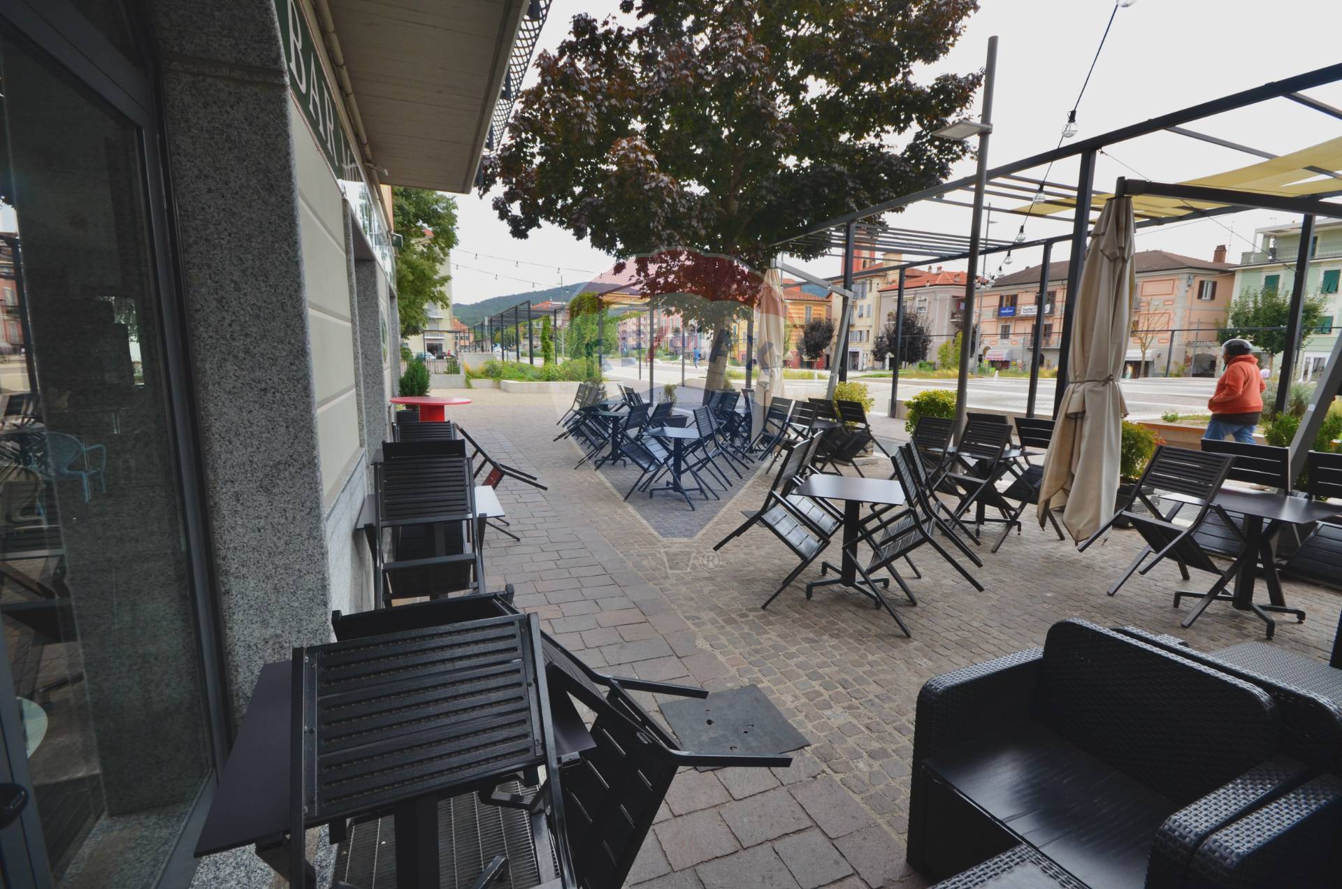 Bar in vendita a Cairo Montenotte, Centro