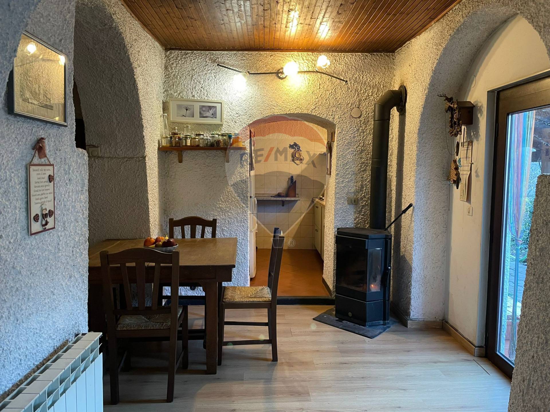 Casa Semindipendente in vendita a Savona, Santuario