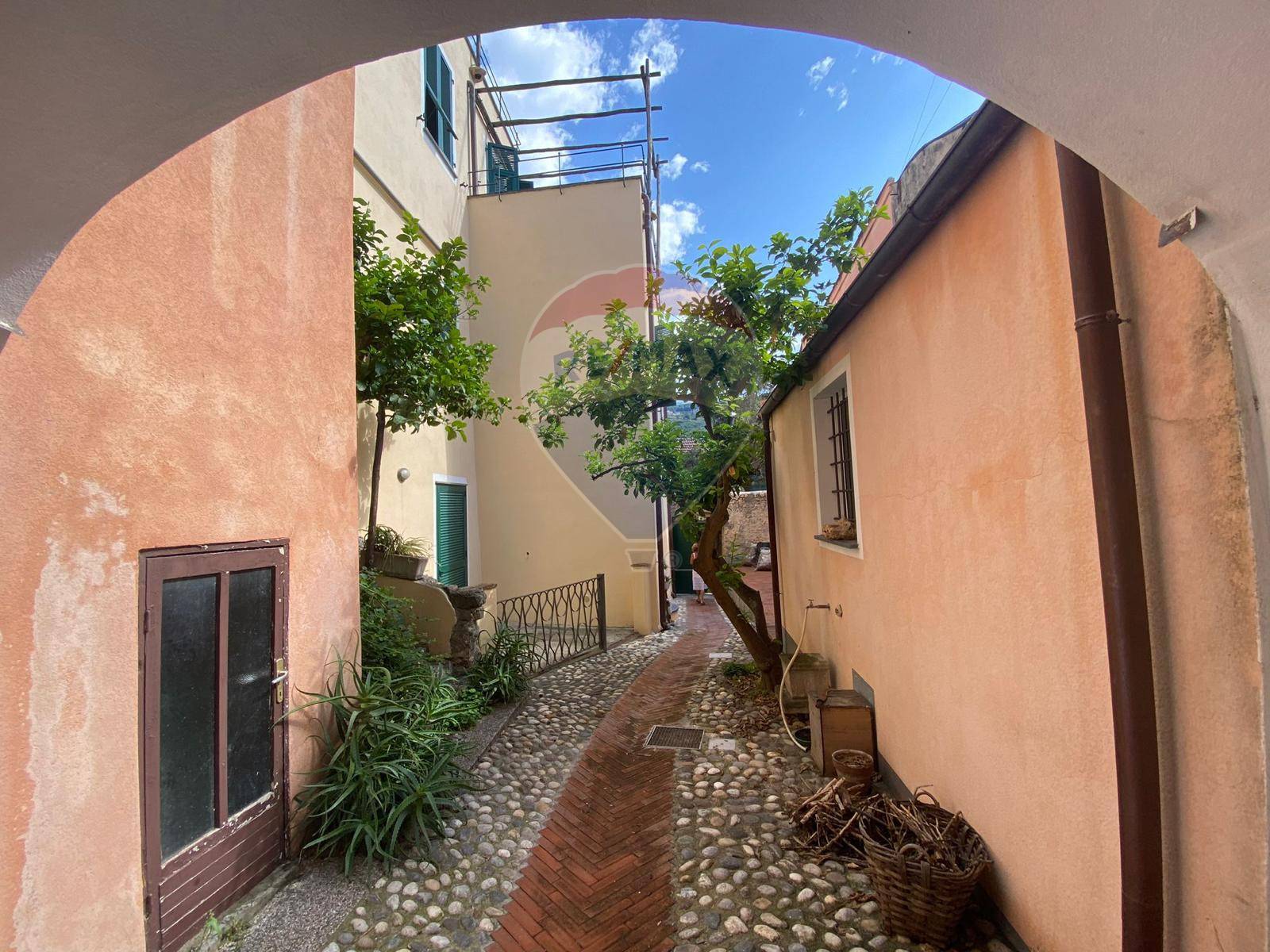 Casa Indipendente in vendita a Borgio Verezzi