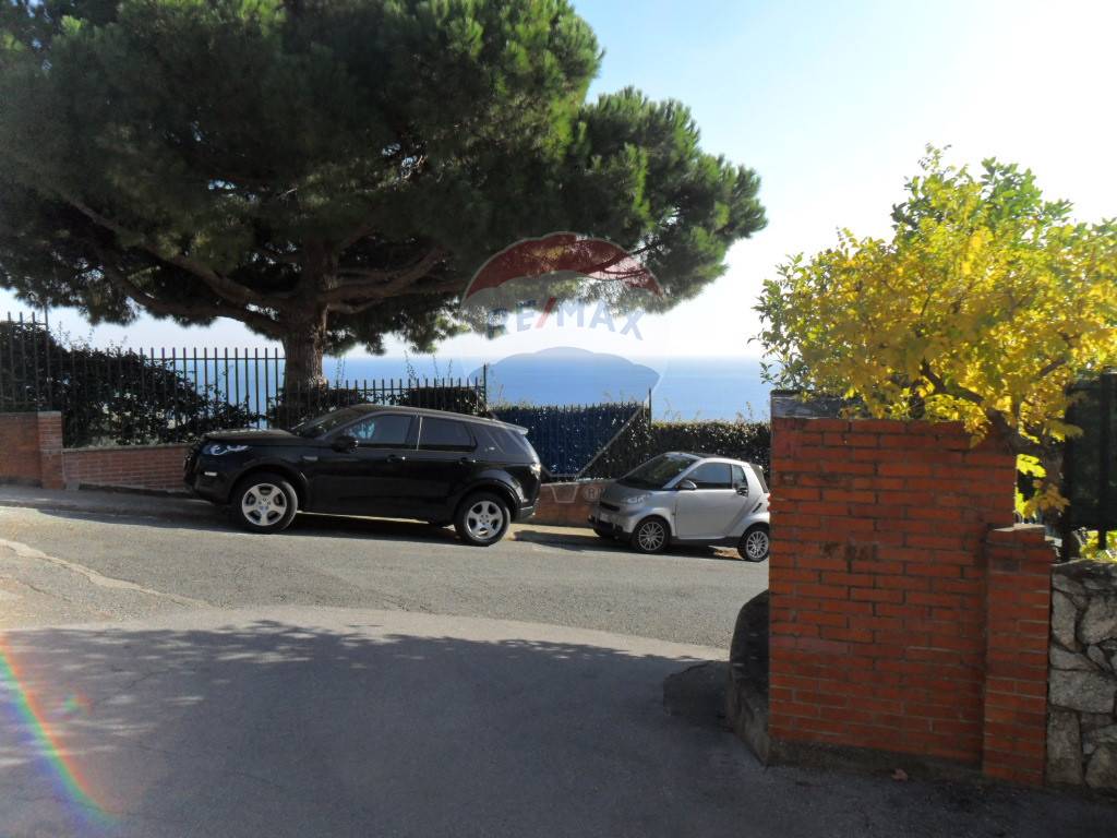 Garage/Box in vendita a Varazze