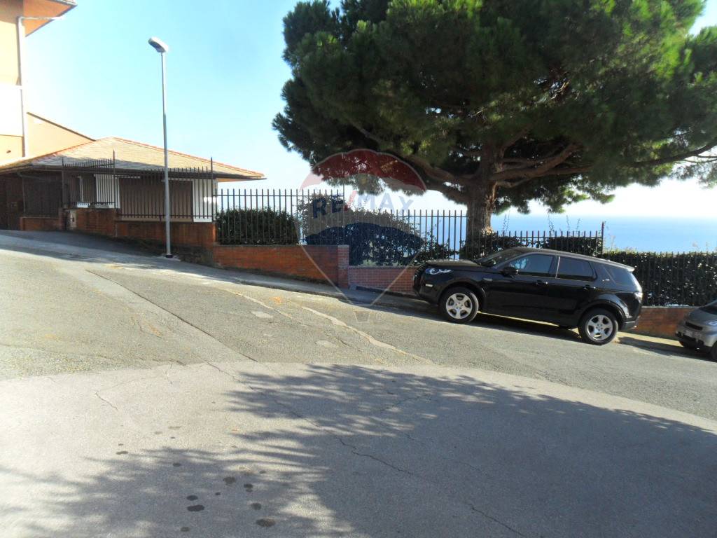 Garage/Box in vendita a Varazze