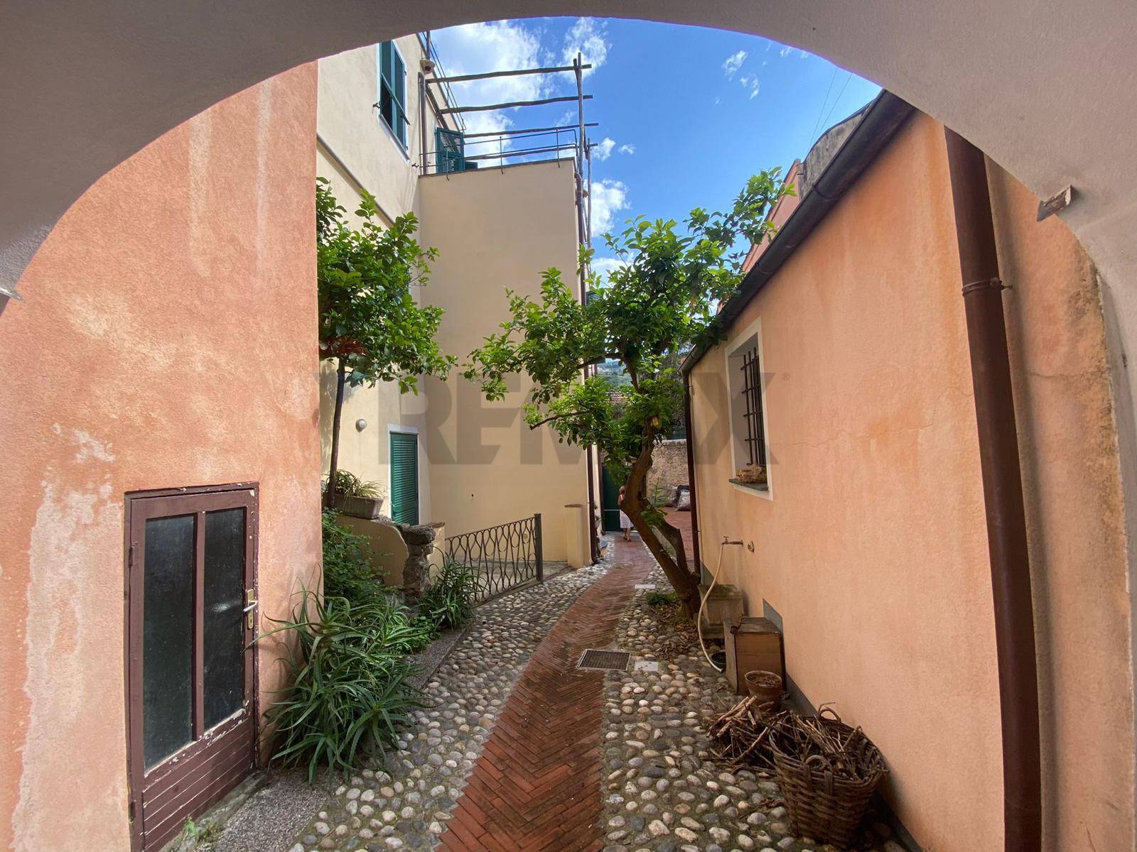 Casa Indipendente in vendita a Borgio Verezzi