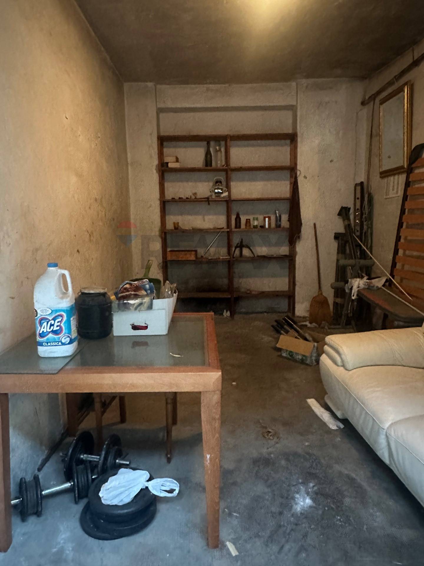 Garage/Box in vendita a Savona, Via Mignone