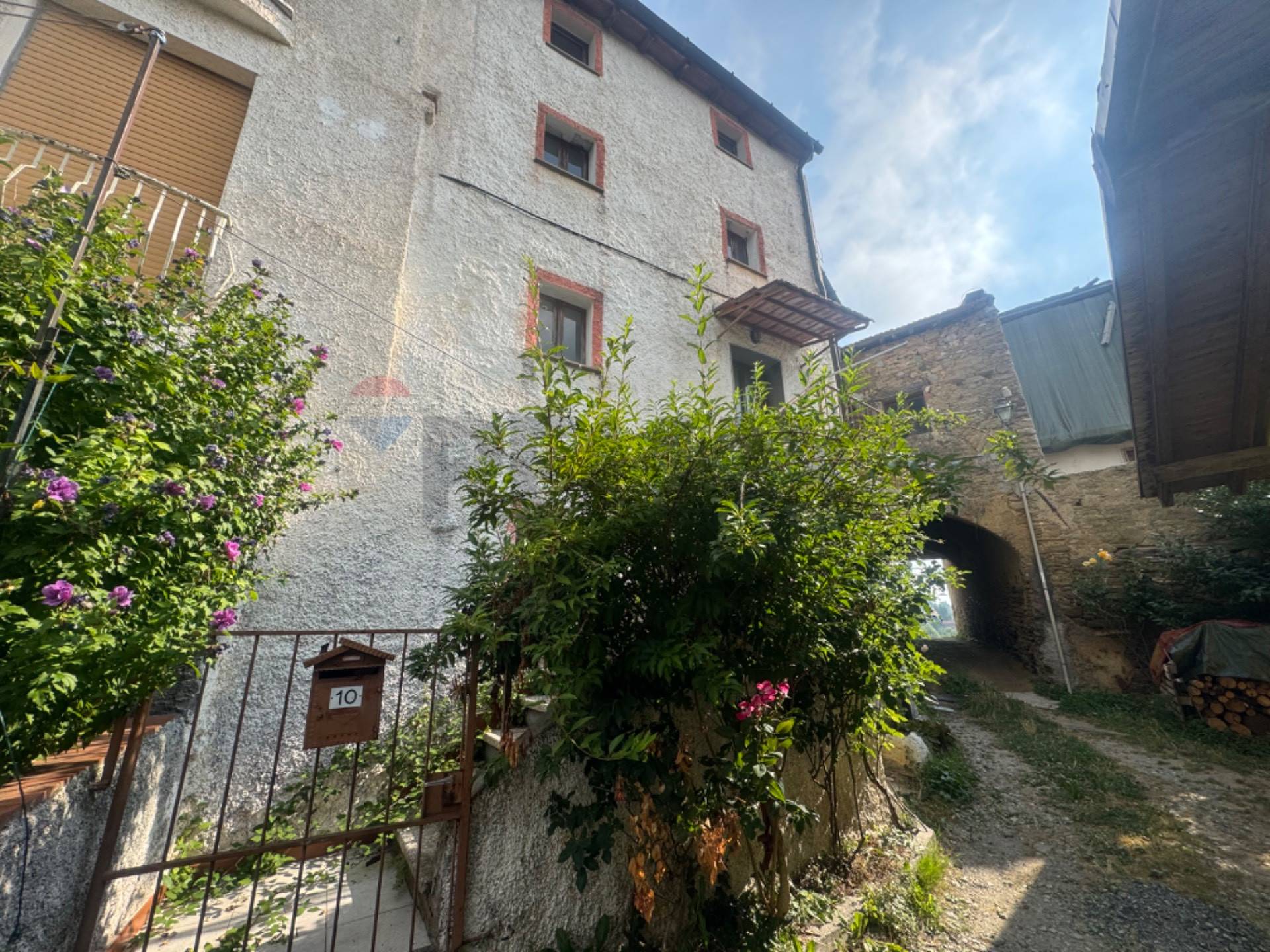 Casa Semindipendente in vendita a Pallare