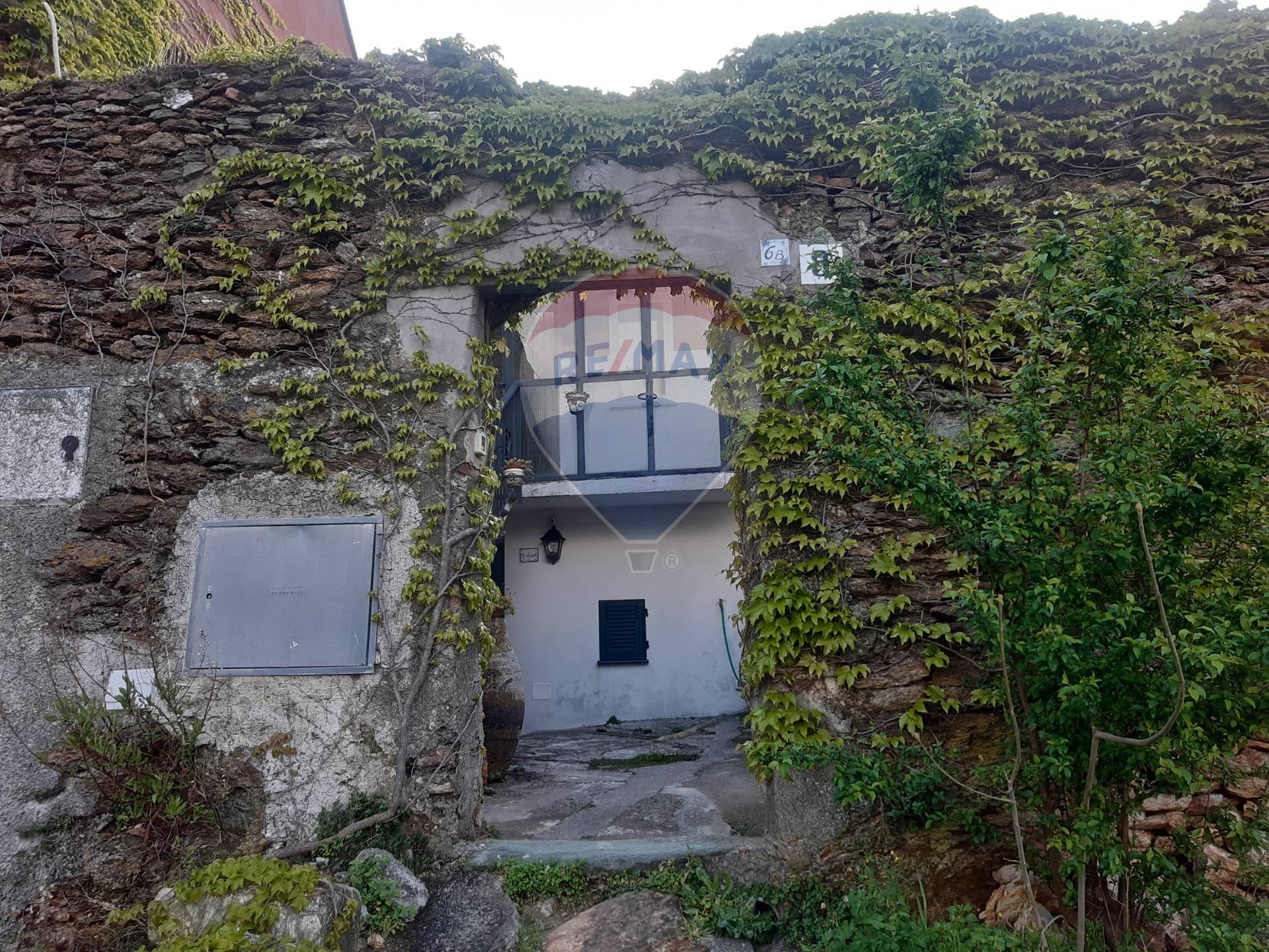 Casa Semindipendente in vendita a Vado Ligure