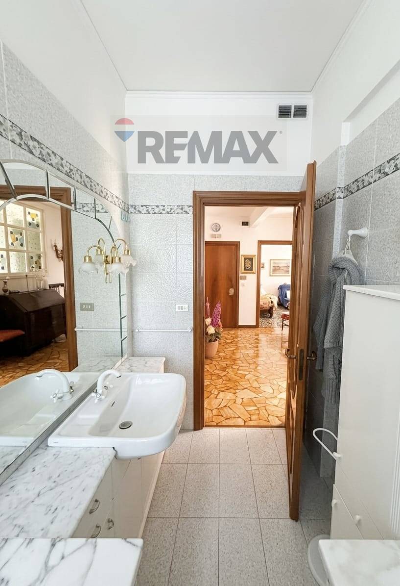 Appartamento in vendita a Savona, Valloria