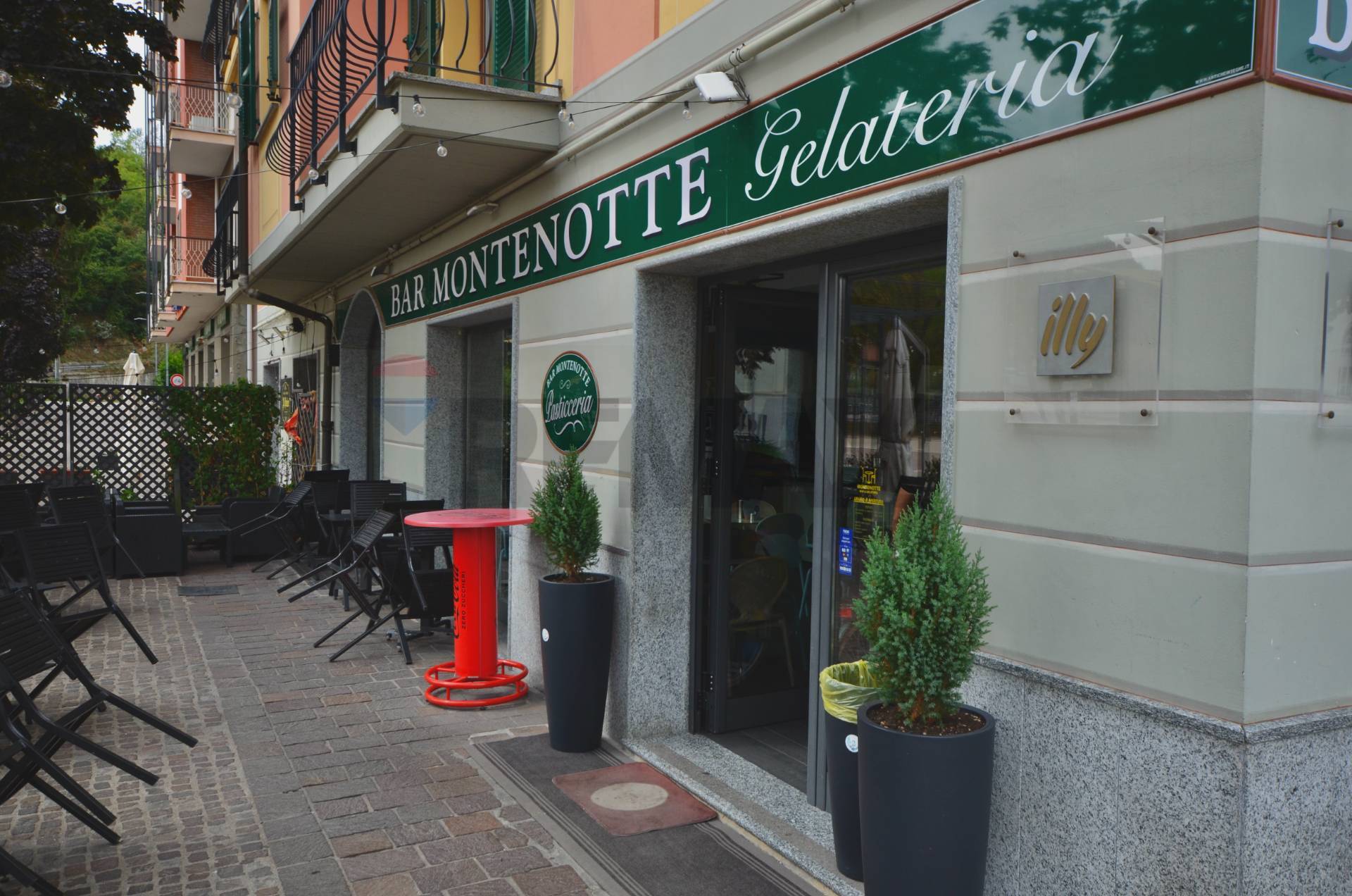 Bar in vendita a Cairo Montenotte, Centro