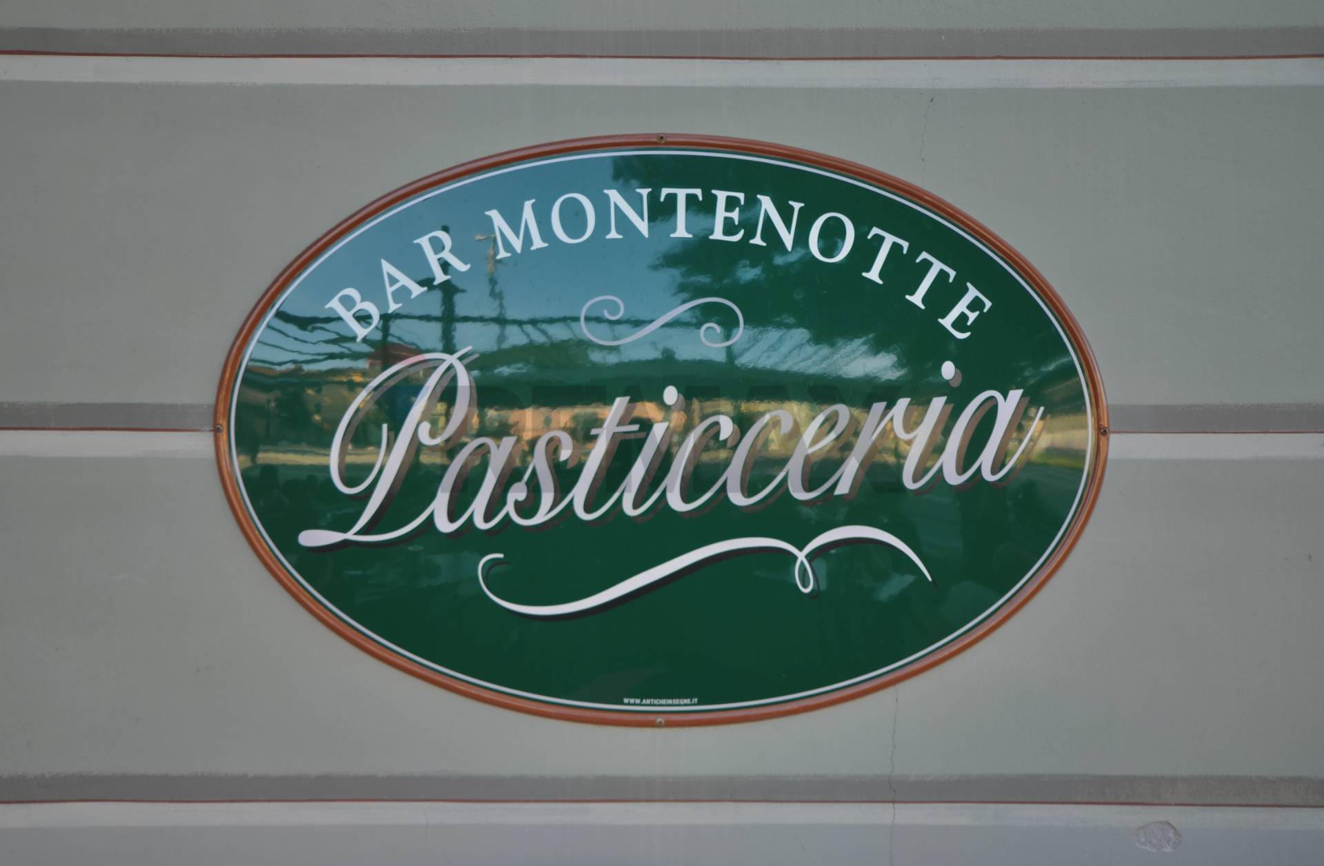 Bar in vendita a Cairo Montenotte, Centro