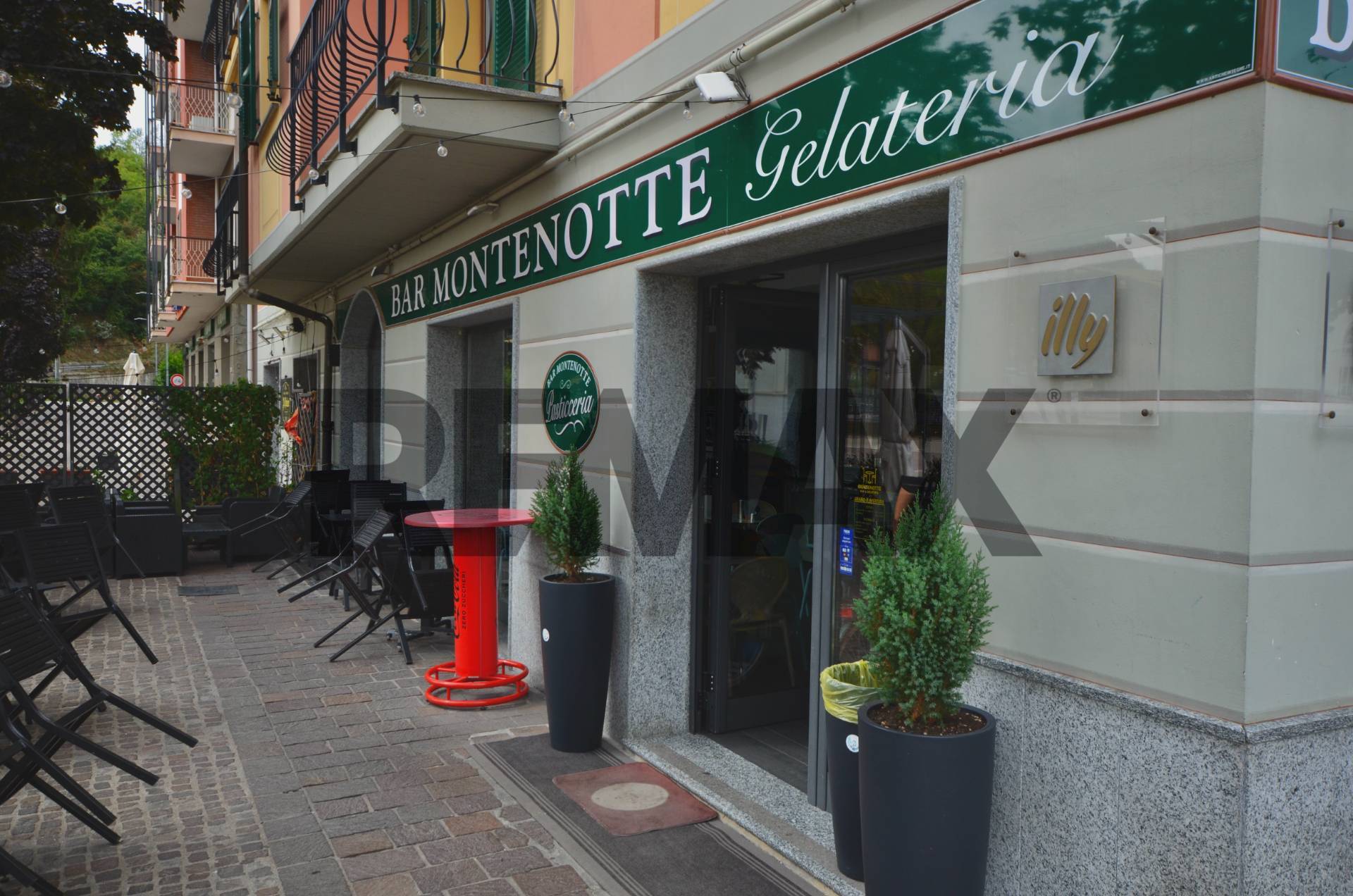 Bar in vendita a Cairo Montenotte, Centro