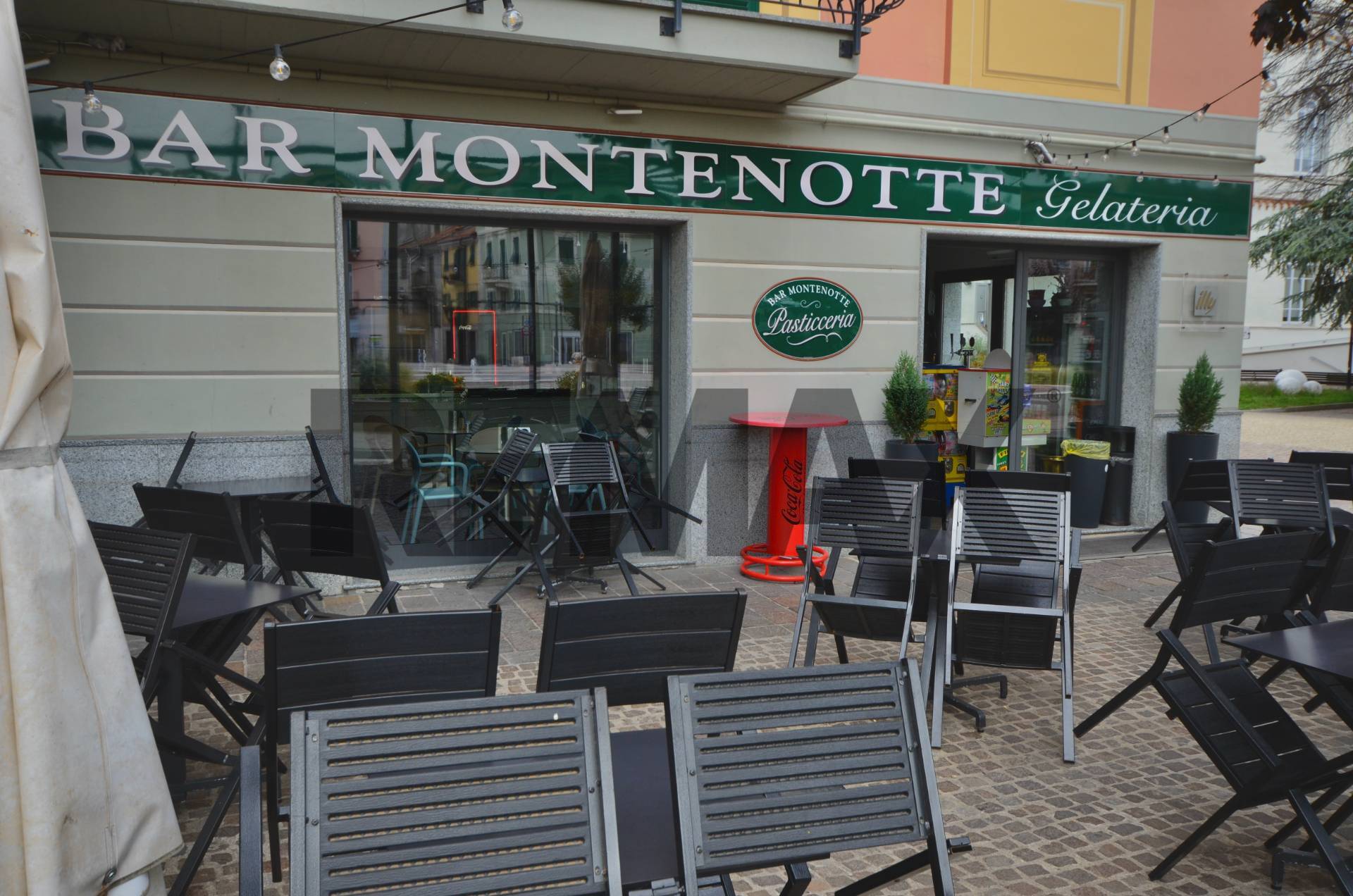 Bar in vendita a Cairo Montenotte, Centro