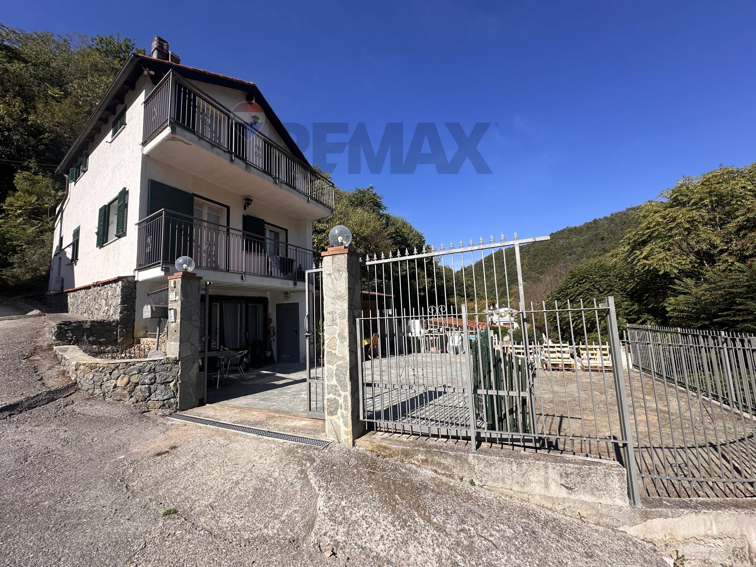 Casa Indipendente in vendita a Savona, Montemoro