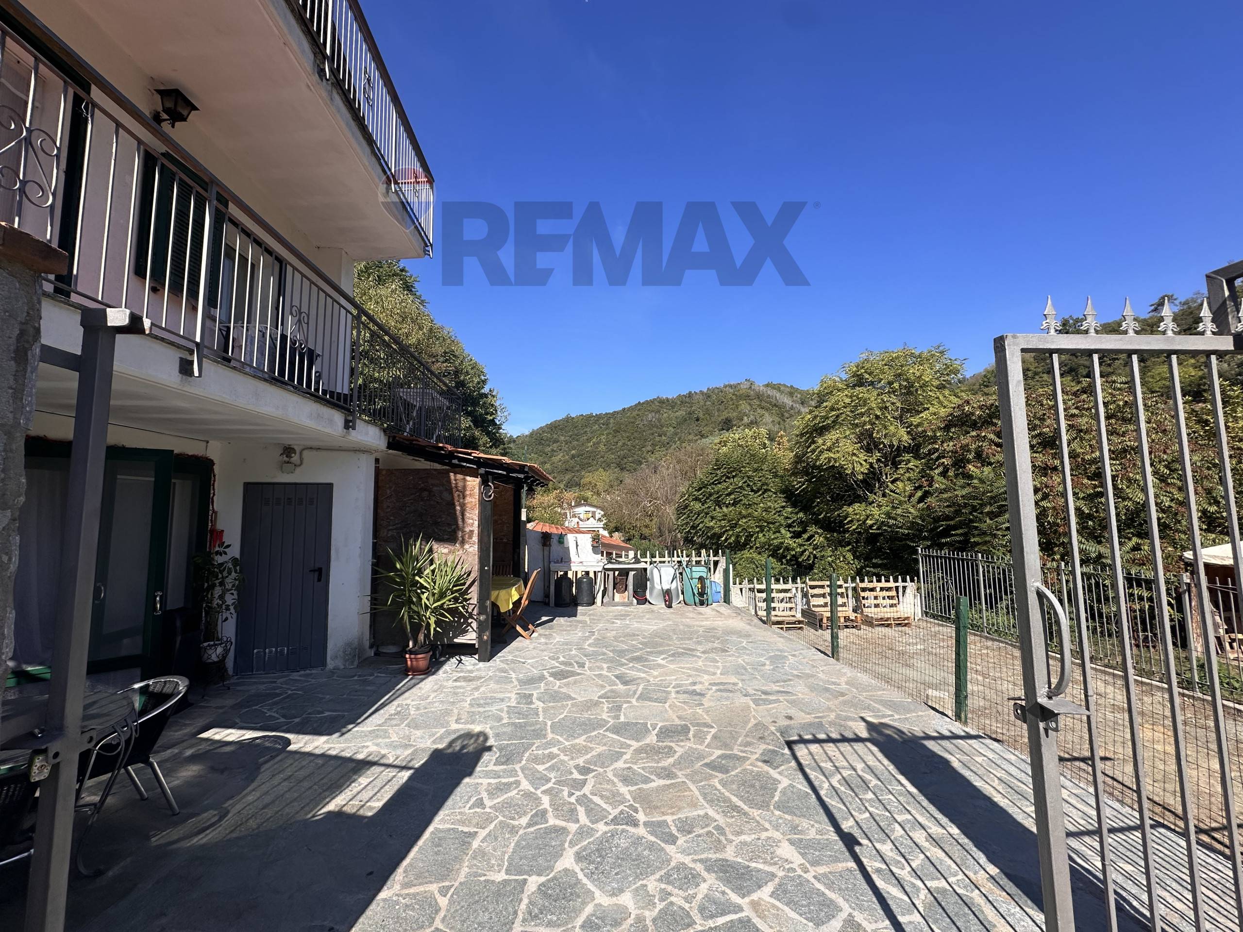 Casa Indipendente in vendita a Savona, Montemoro