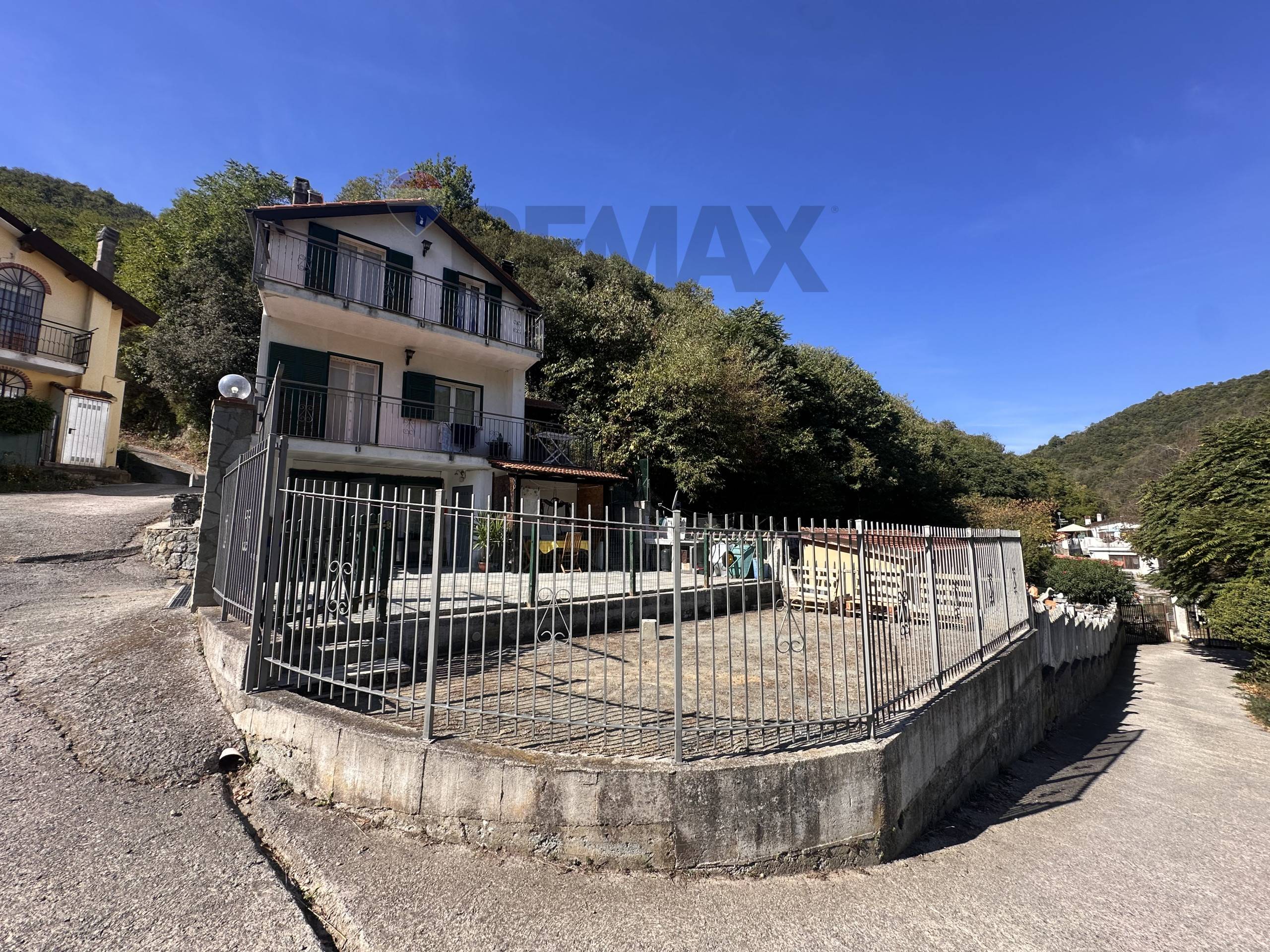 Casa Indipendente in vendita a Savona, Montemoro