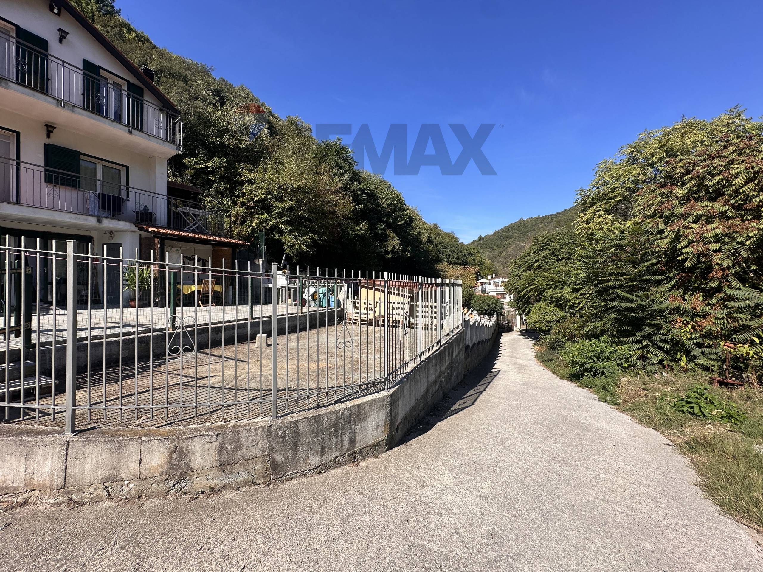 Casa Indipendente in vendita a Savona, Montemoro