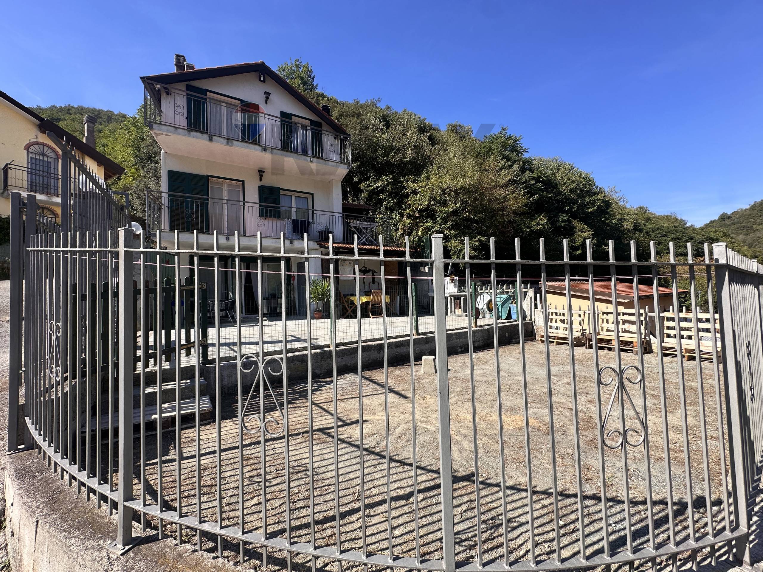 Casa Indipendente in vendita a Savona, Montemoro