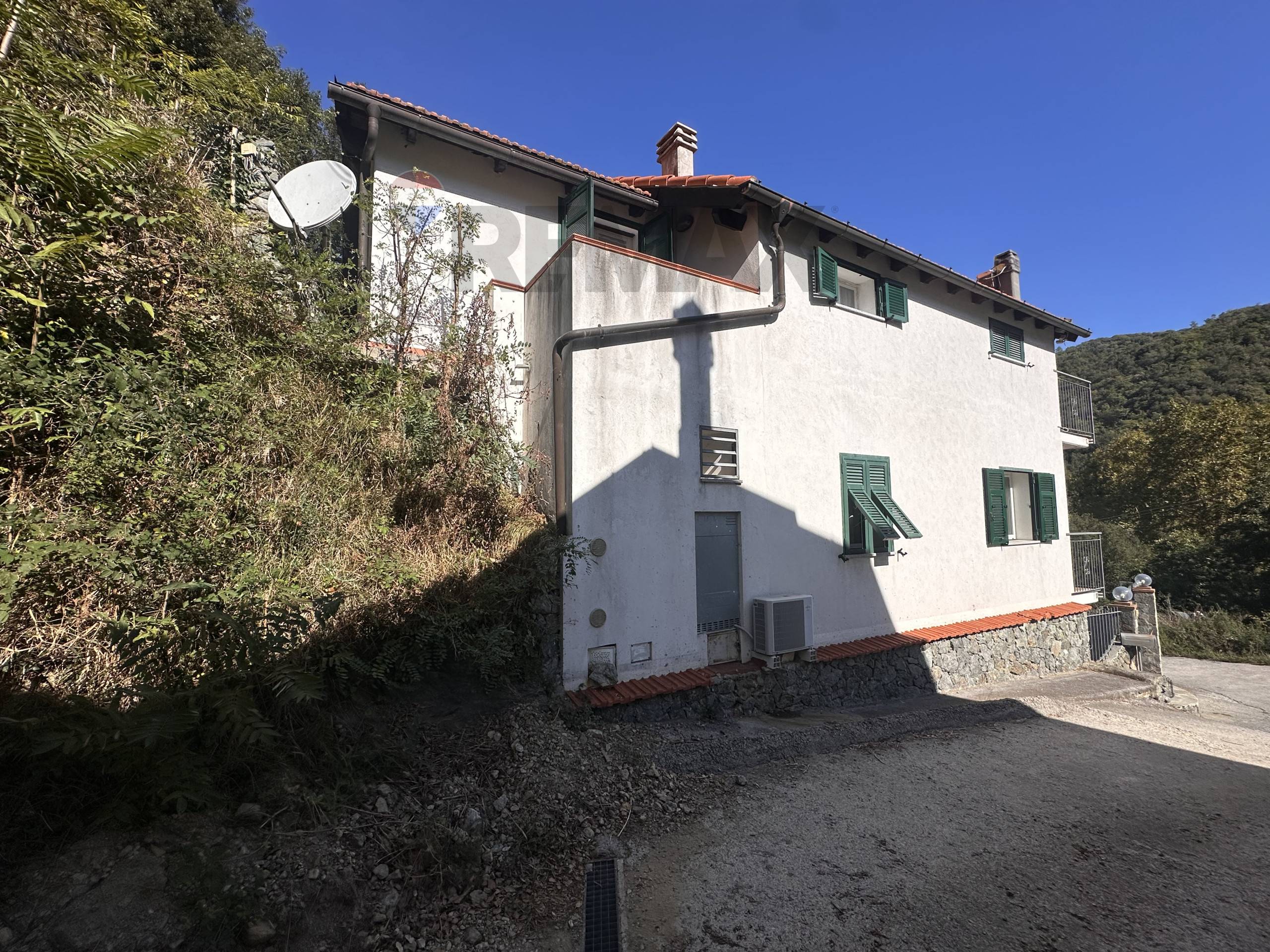 Casa Indipendente in vendita a Savona, Montemoro