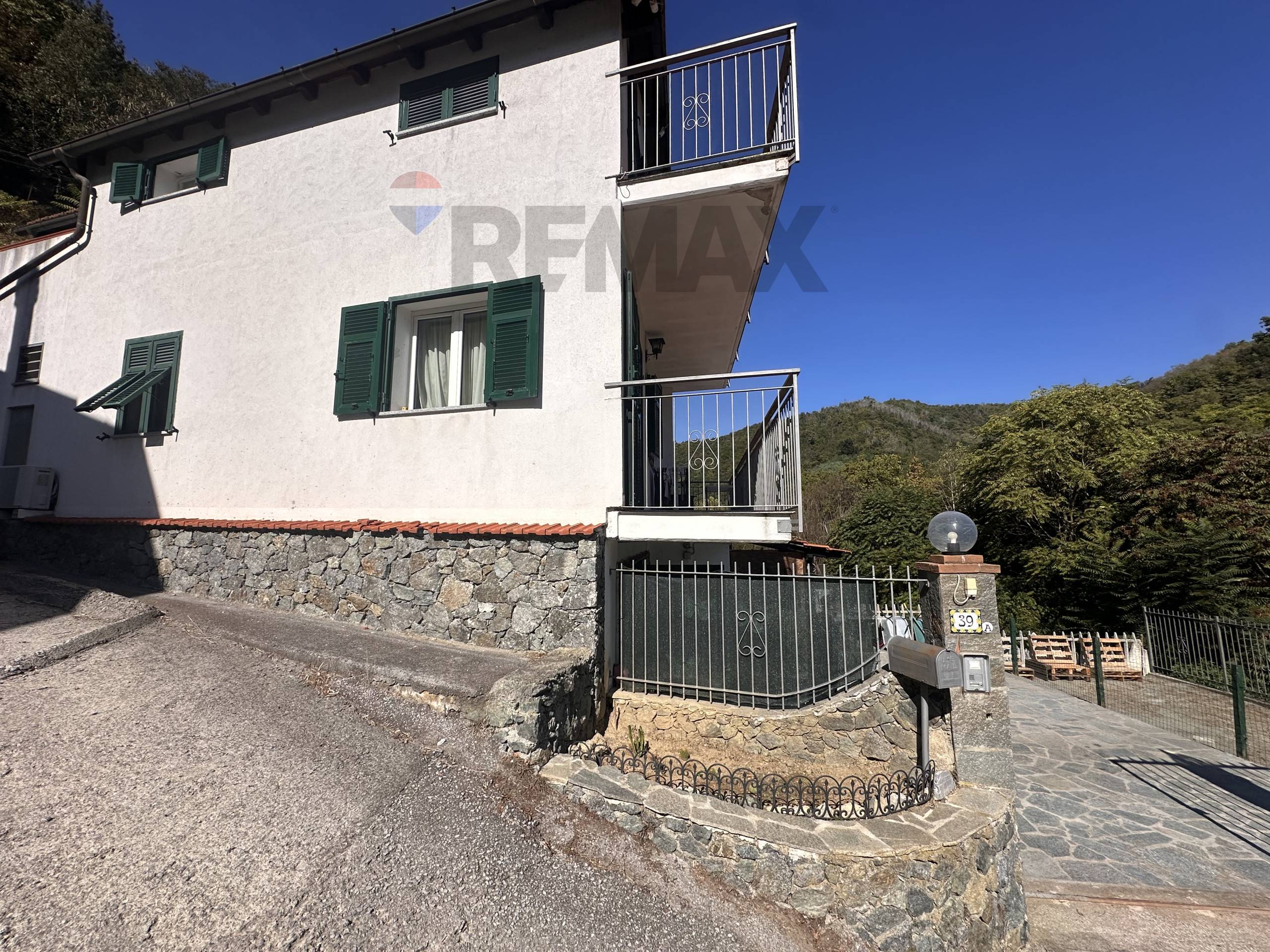 Casa Indipendente in vendita a Savona, Montemoro