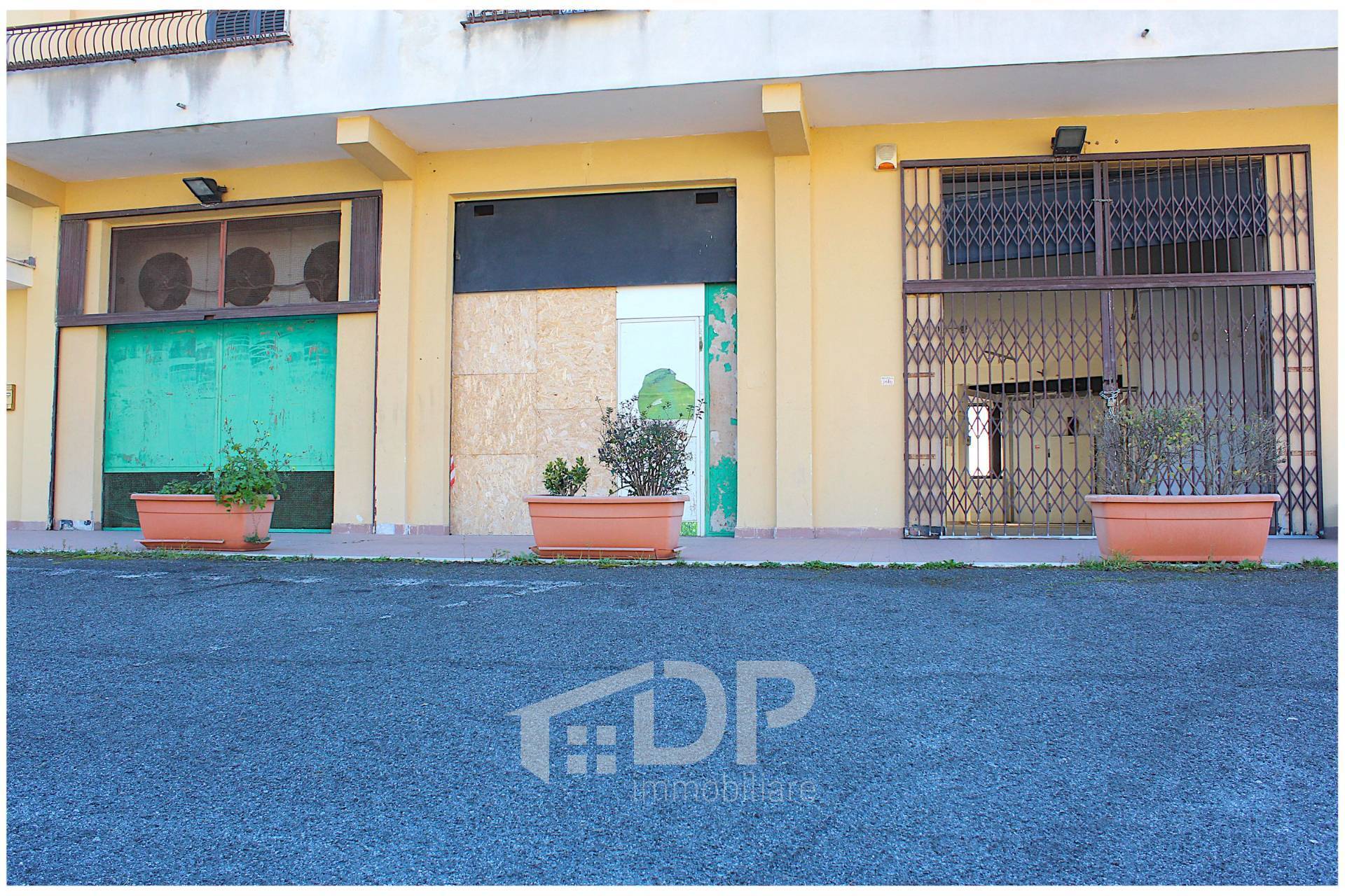 Locale commerciale in vendita a Palombara Sabina, Santa Maria