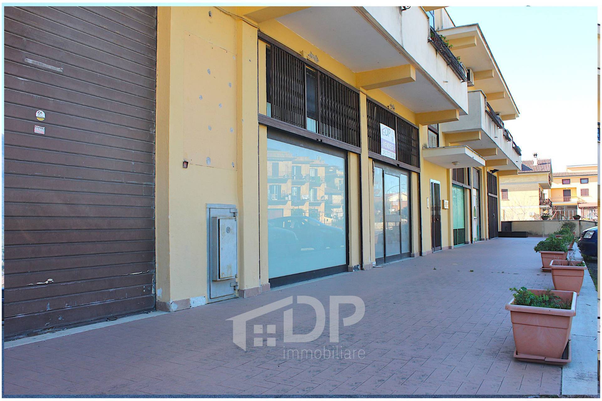 Locale commerciale in vendita a Palombara Sabina, Santa Maria