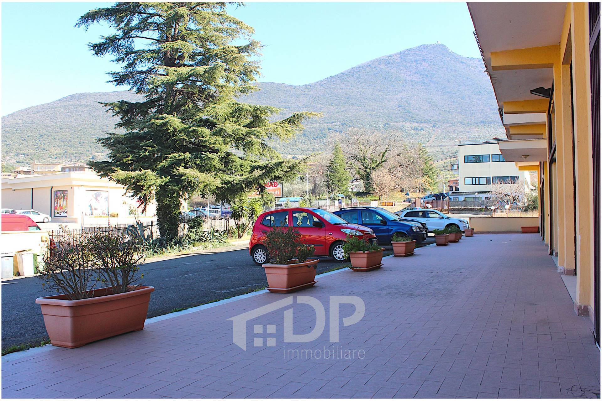 Locale commerciale in vendita a Palombara Sabina, Santa Maria