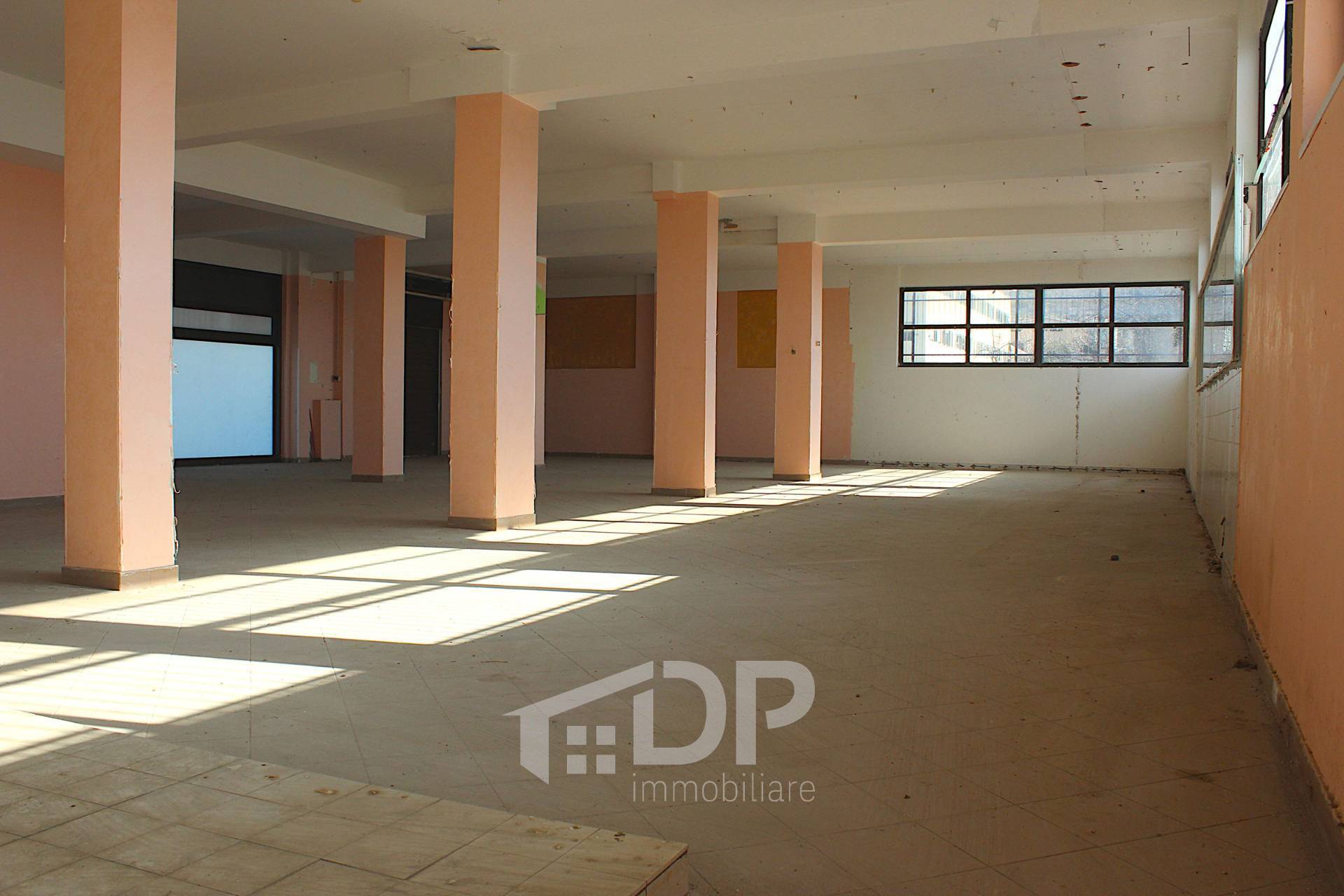 Locale commerciale in vendita a Palombara Sabina, Santa Maria