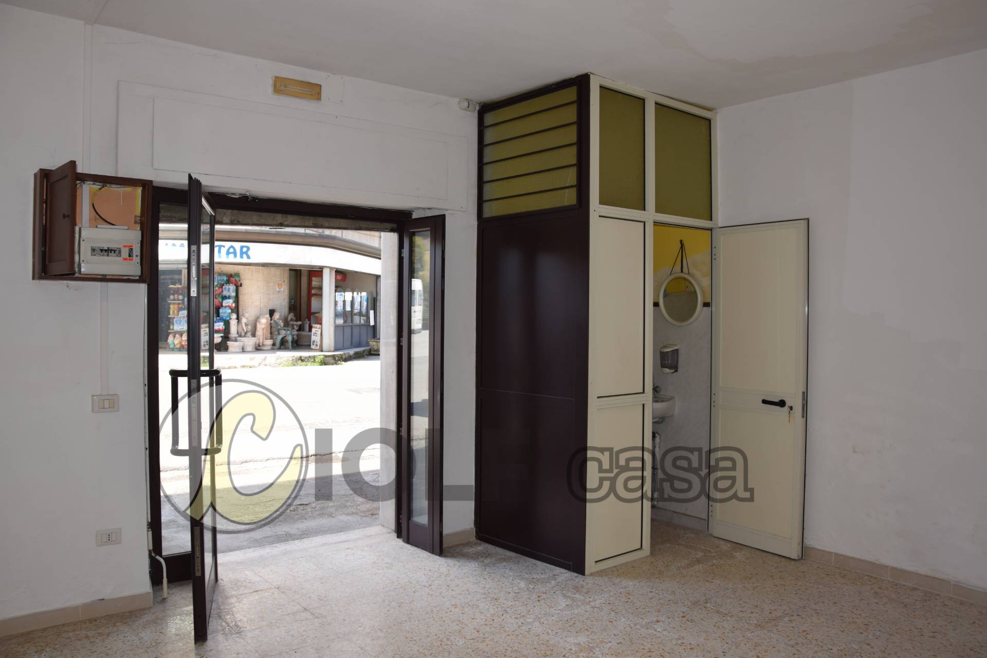 Locale commerciale in affitto a Cassino