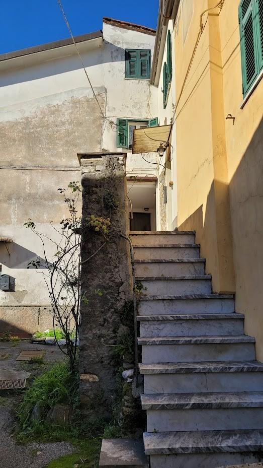 Casa indipendente con terrazzo, Carrara fossola