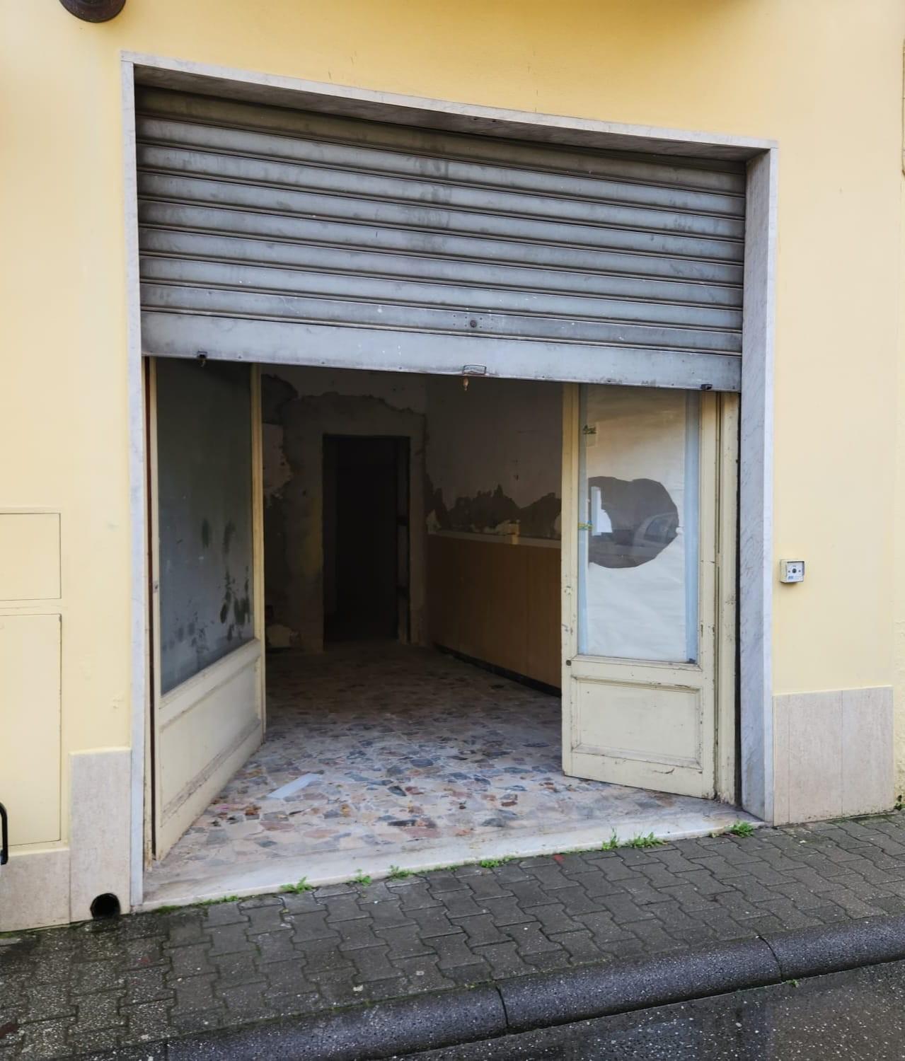 Locale commerciale da ristrutturare, Carrara marina di