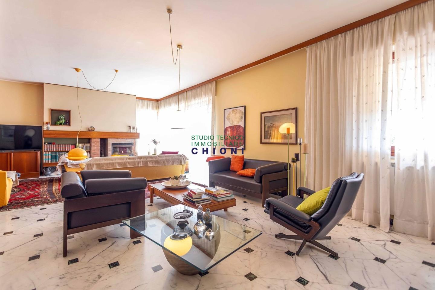 Attico vista mare, Carrara marina di