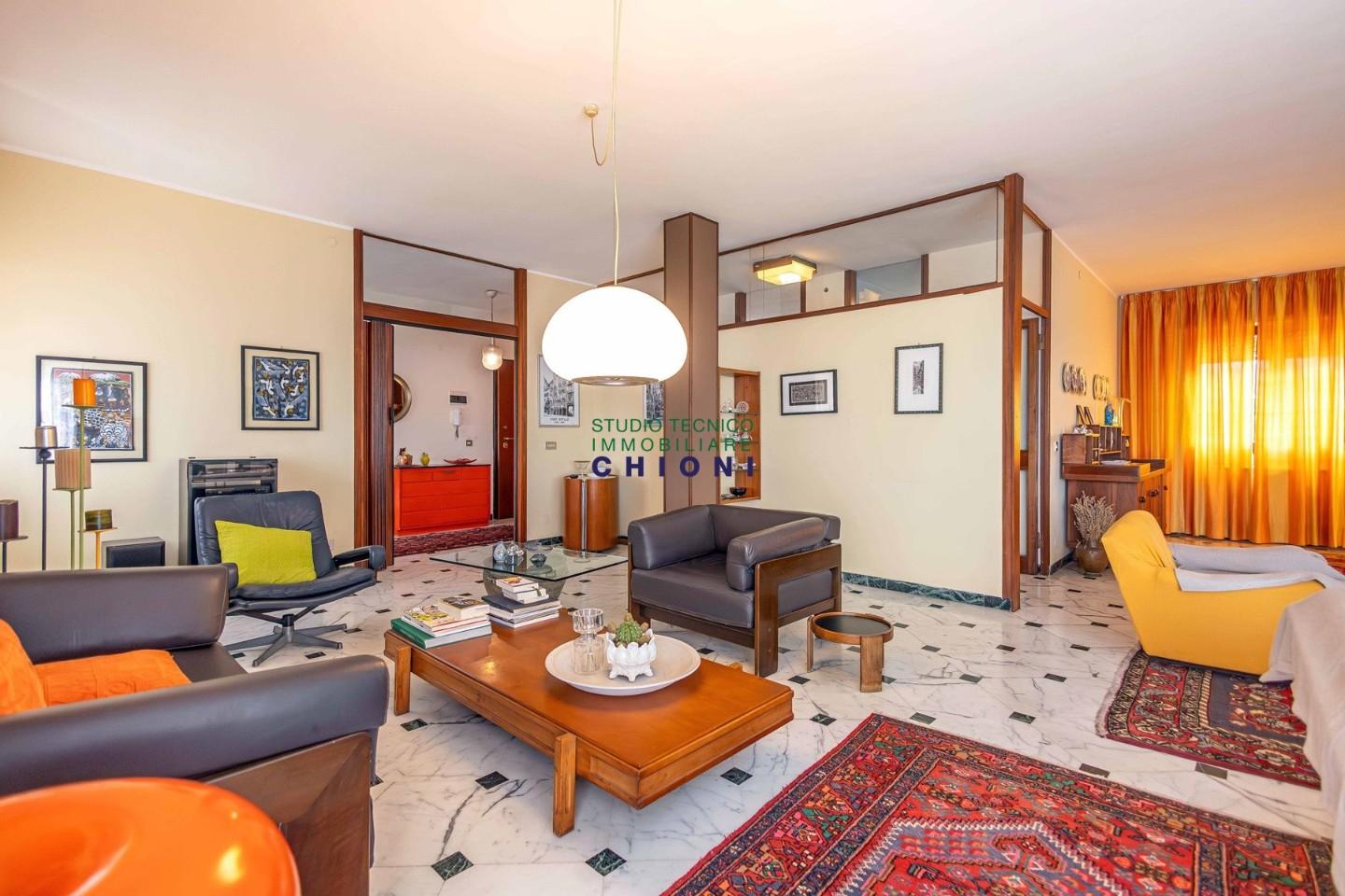 Attico vista mare, Carrara marina di