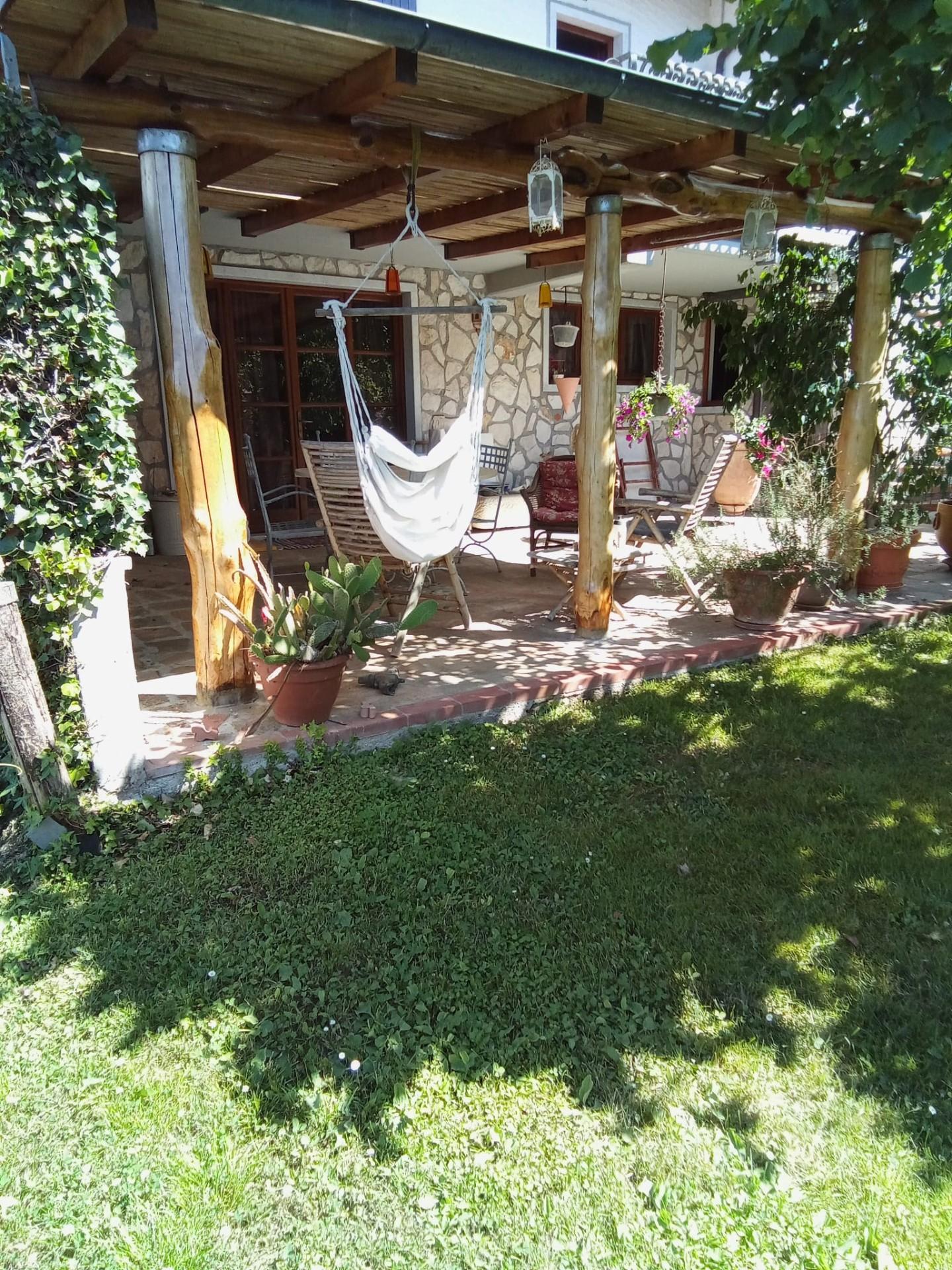 Villa con giardino, Carrara bergiola foscalina
