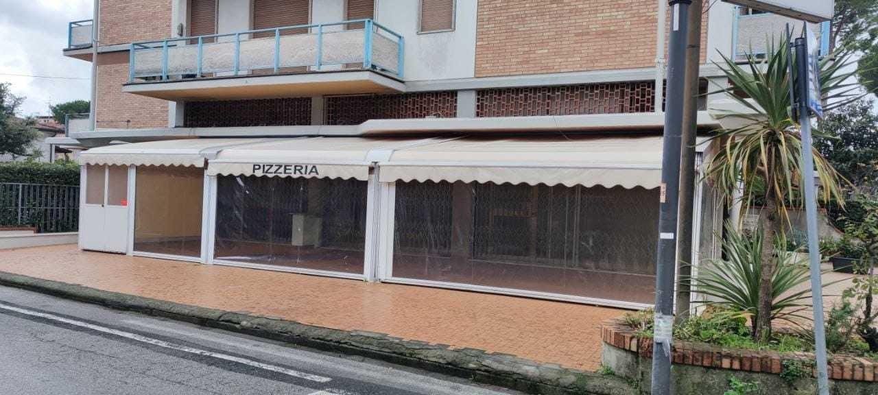 Locale commerciale in vendita, Massa marina di