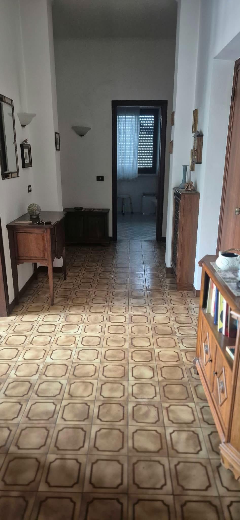 Villa Bifamiliare con giardino, Carrara avenza