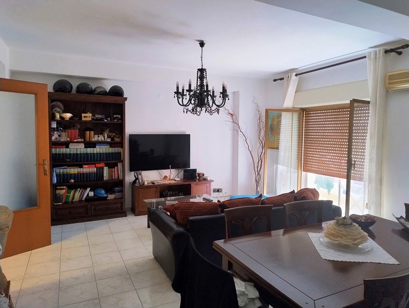 Quadrilocale con box a Messina