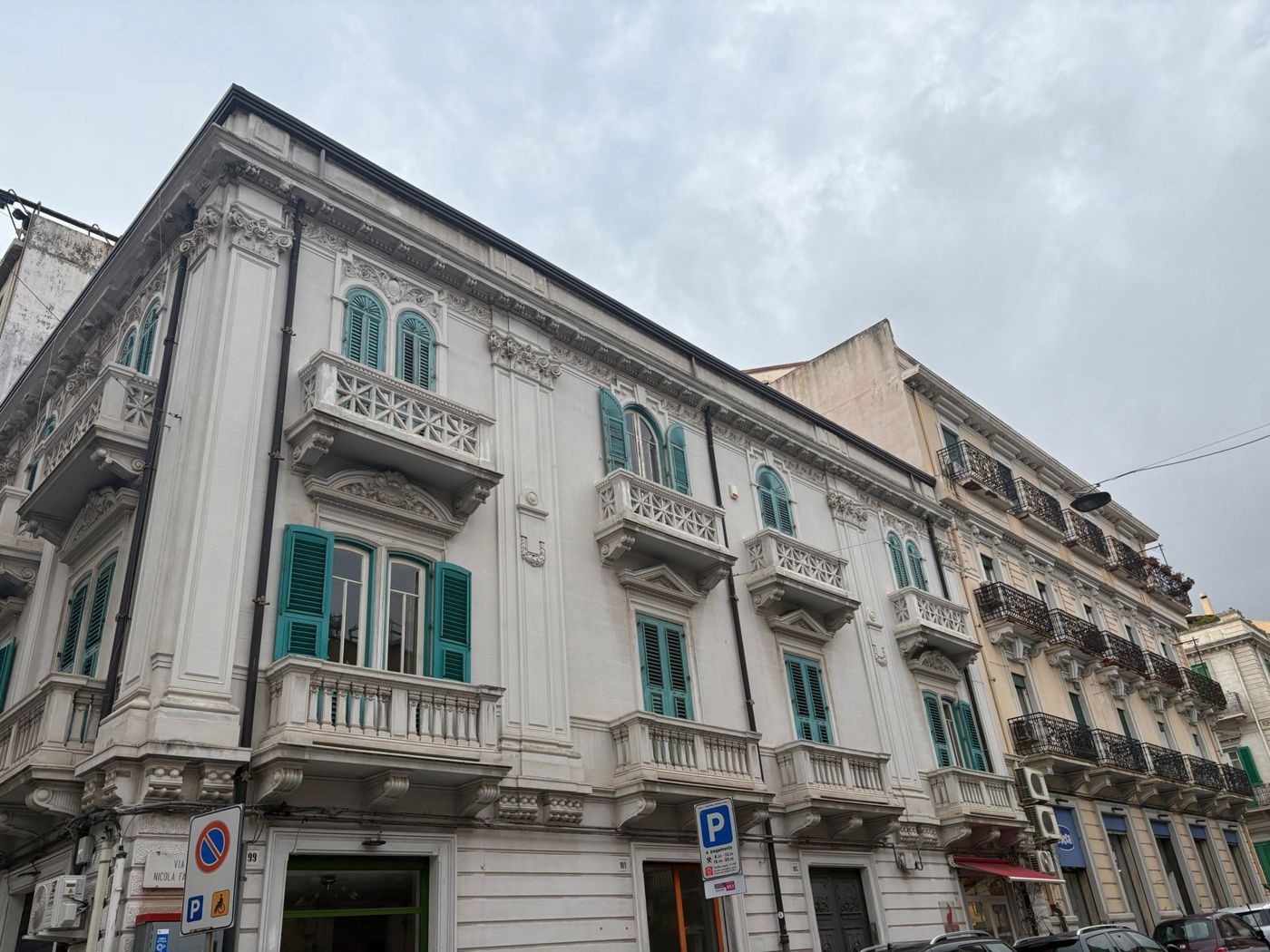 Negozio con giardino a Messina