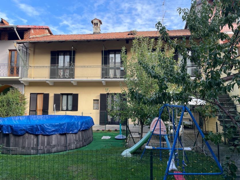 Casa indipendente con giardino a Barone Canavese