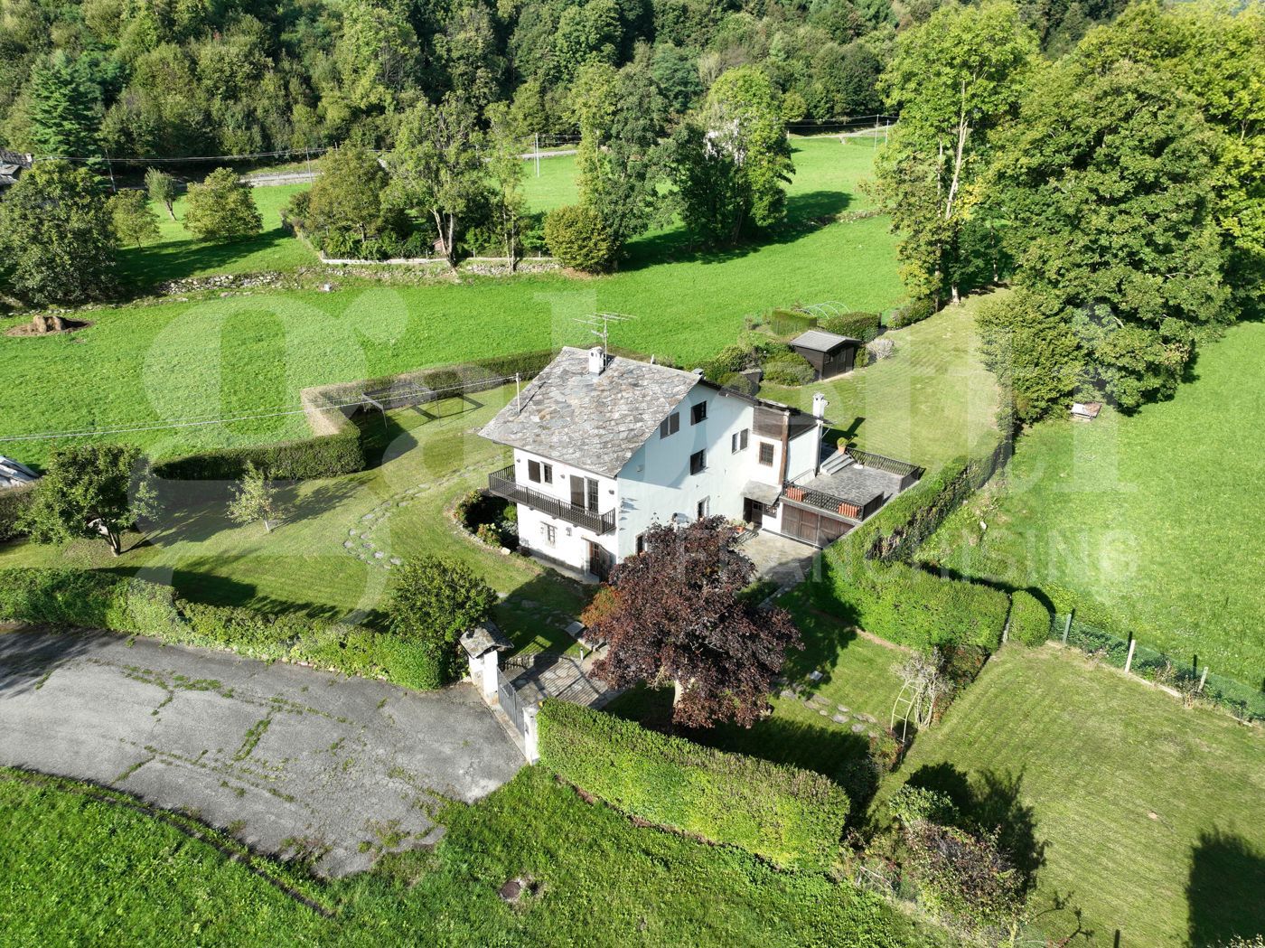 Villa con giardino a Valchiusa