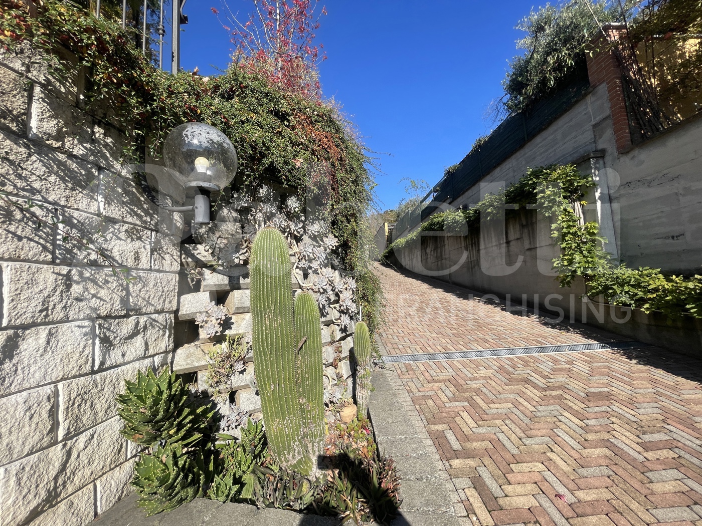 Villa con giardino a Mazz