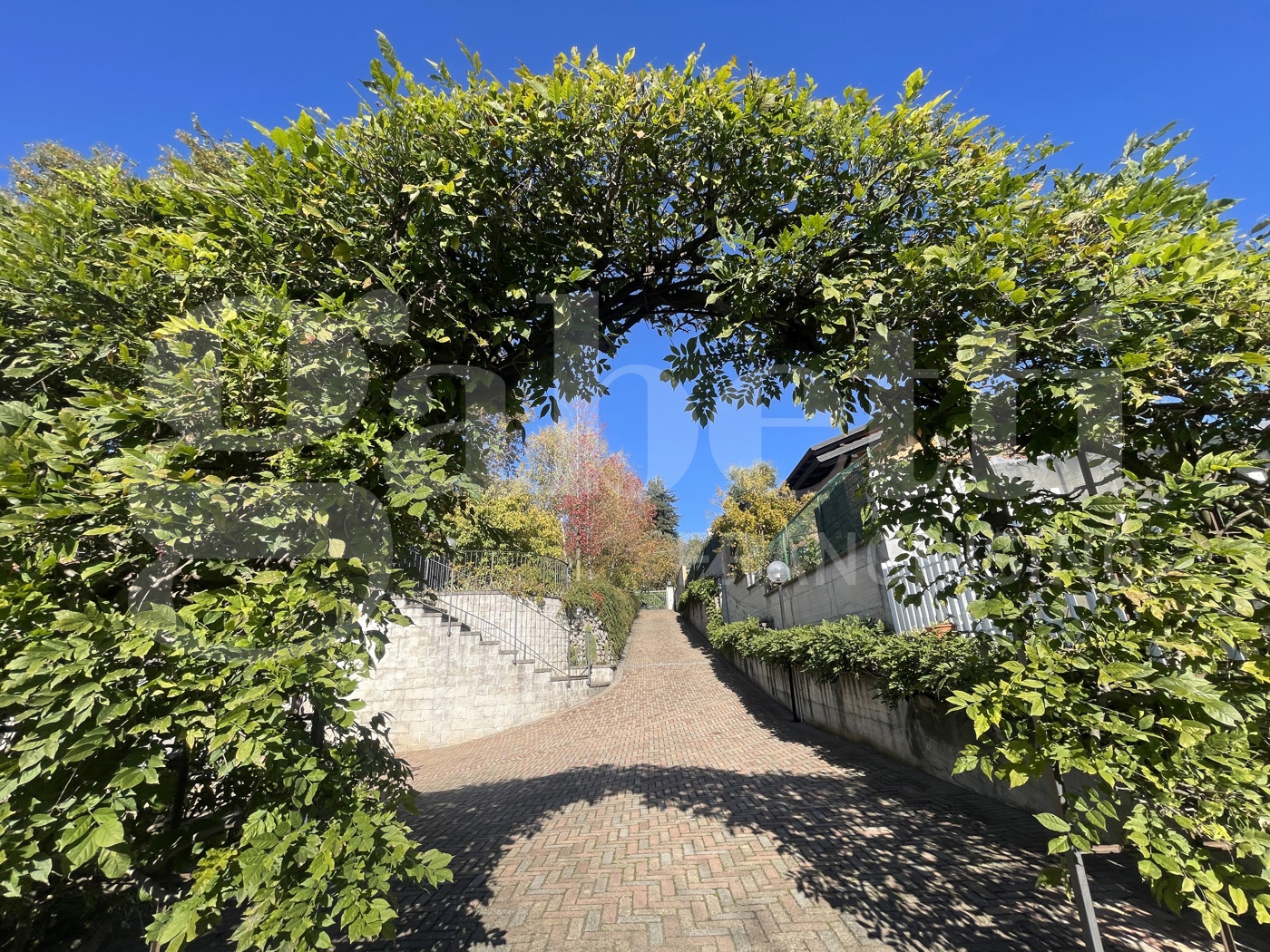 Villa con giardino a Mazz