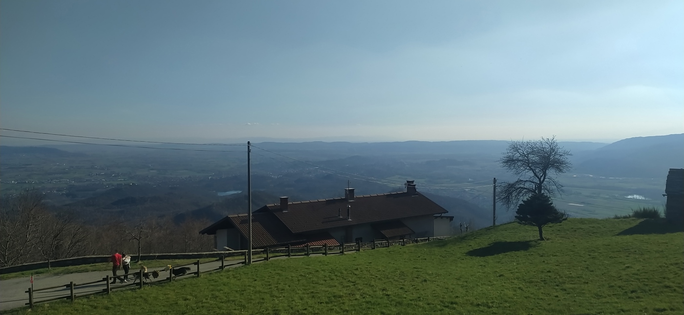 Rustico con giardino a Andrate