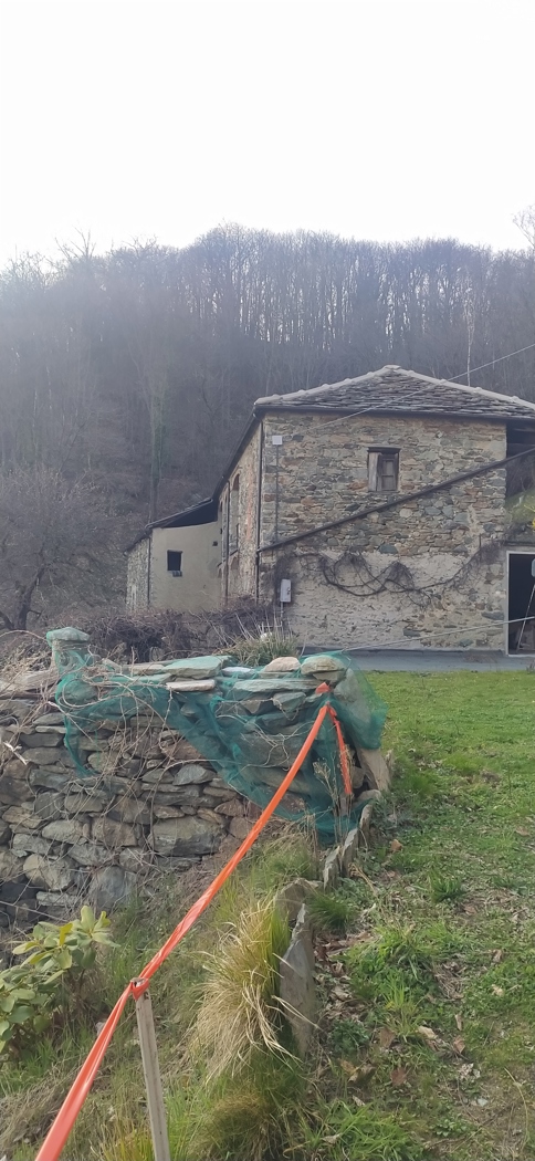 Rustico con giardino a Andrate