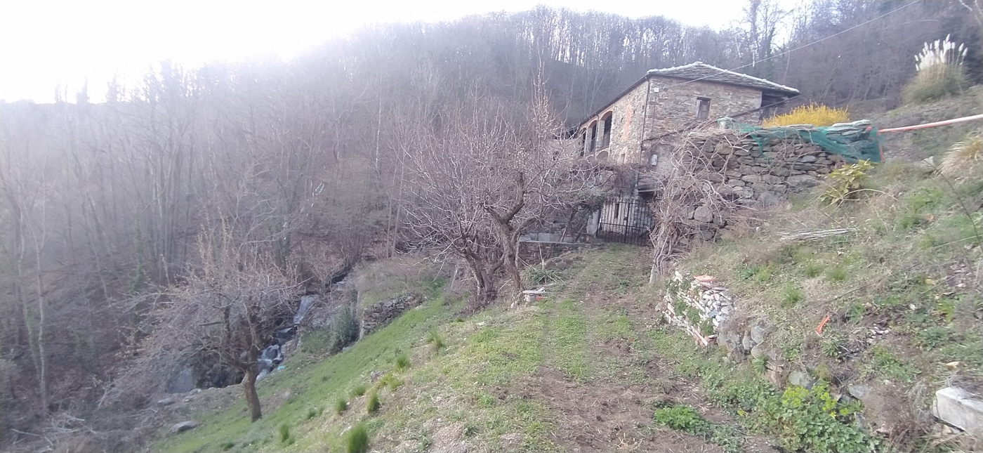 Rustico con giardino a Andrate