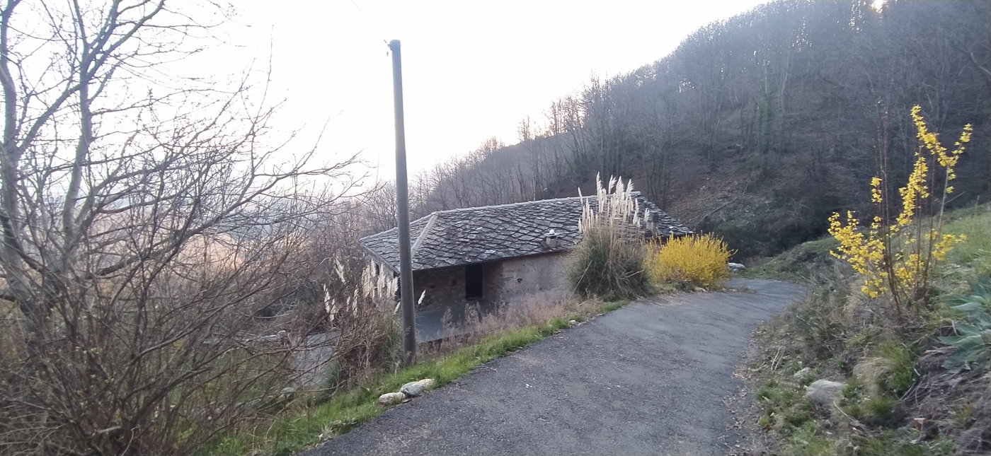 Rustico con giardino a Andrate