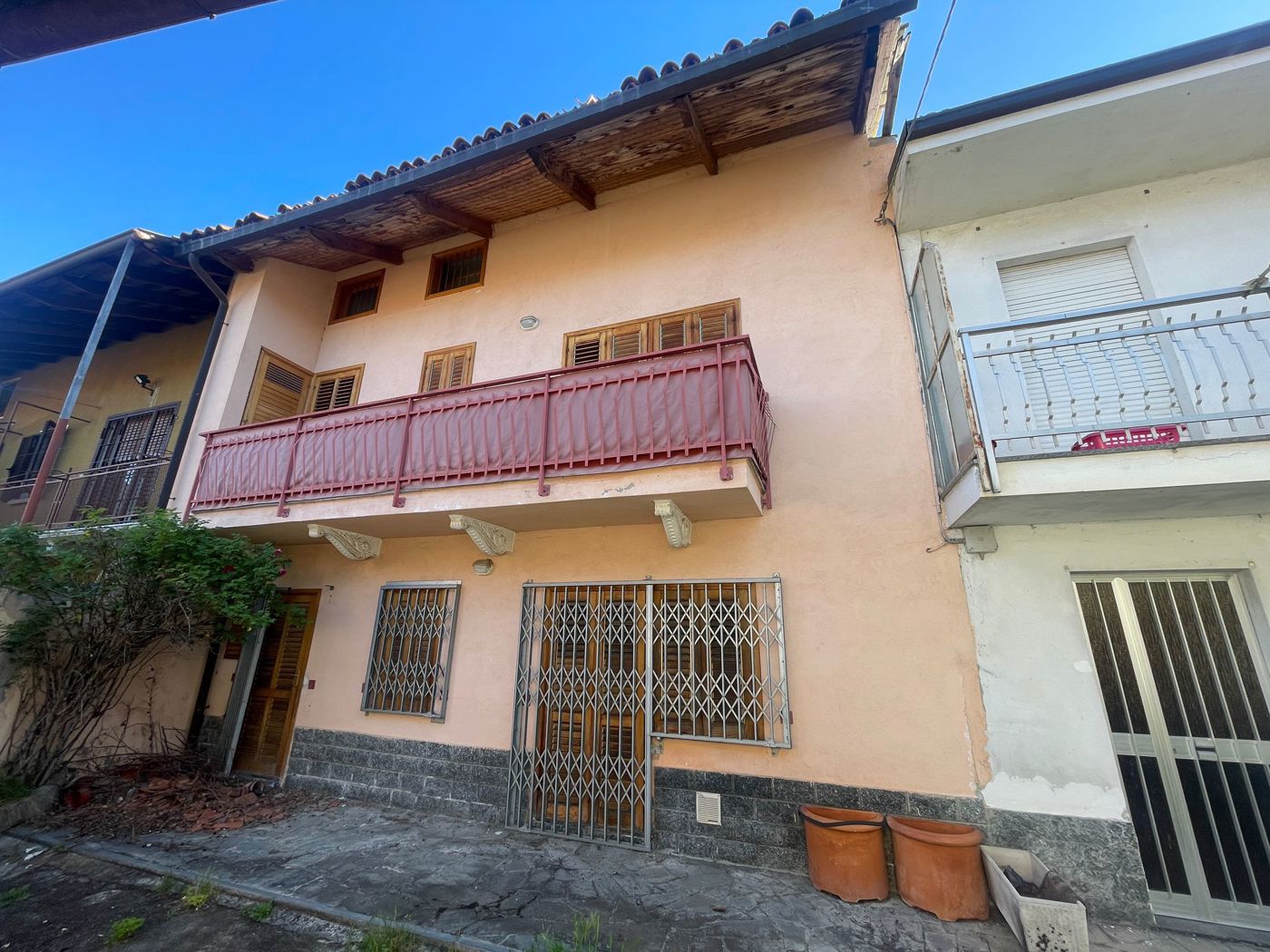 Casa indipendente da ristrutturare a Barone Canavese