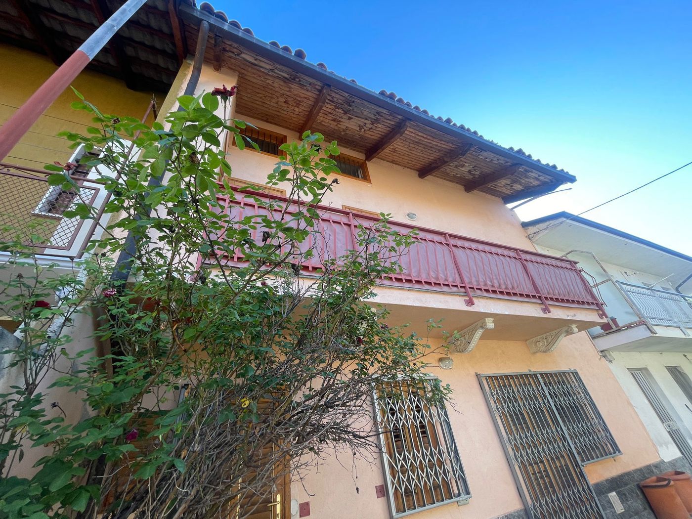 Casa indipendente da ristrutturare a Barone Canavese