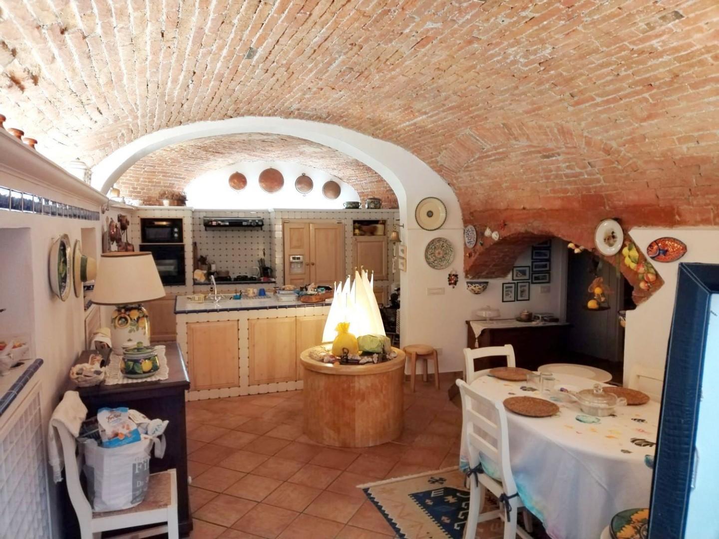 Casa indipendente con giardino a Lerici