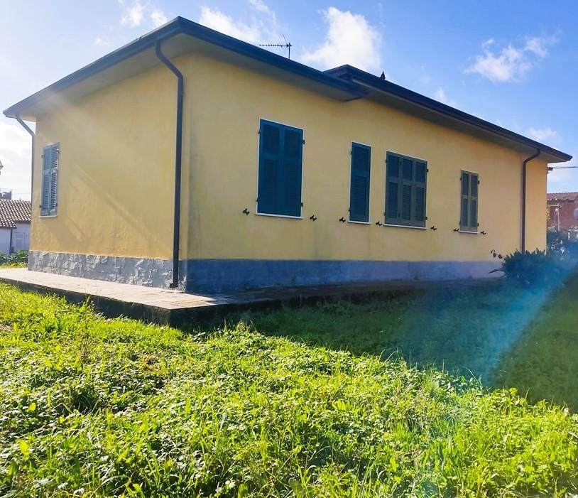 Villa con giardino a Sarzana