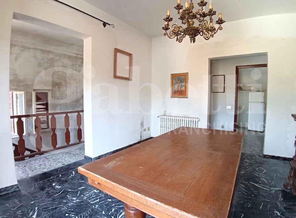 Villa Bifamiliare con box doppio a Carrara